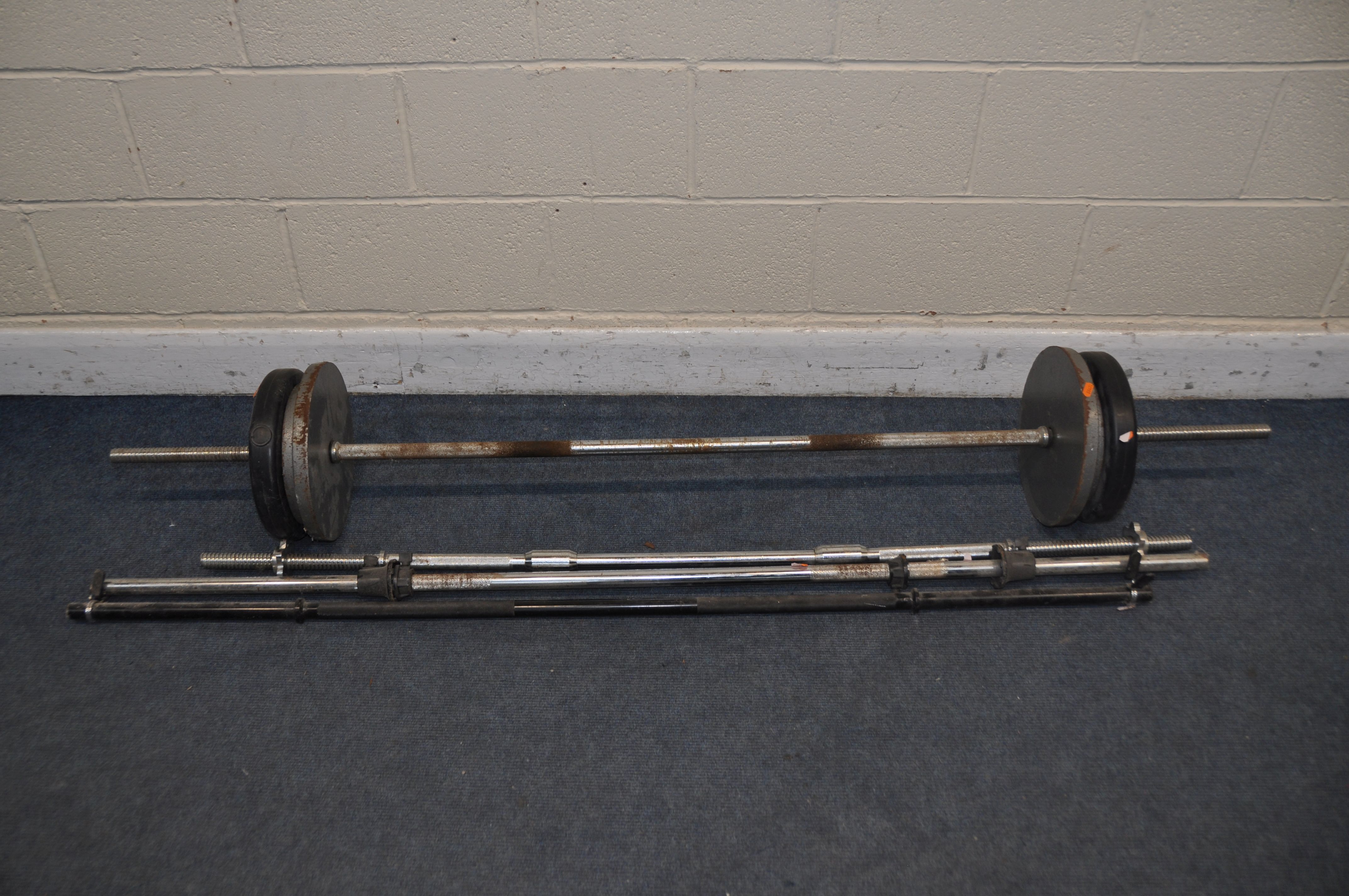 A COLLECTION OF WEIGHTLIFTING EQUIPMENT to include four barbells and a selection of weights to - Image 2 of 5