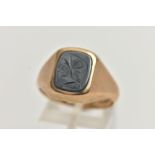 A 9CT GOLD AND HEMATITE GENTS SIGNET RING, yellow gold rectangular signet, inlay set with a hematite