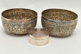 TWO LATE 19TH CENTURY INDIAN WHITE METAL BOWLS AND A MODERN SILVER PLATE ON COPPER TRINKET BOX,