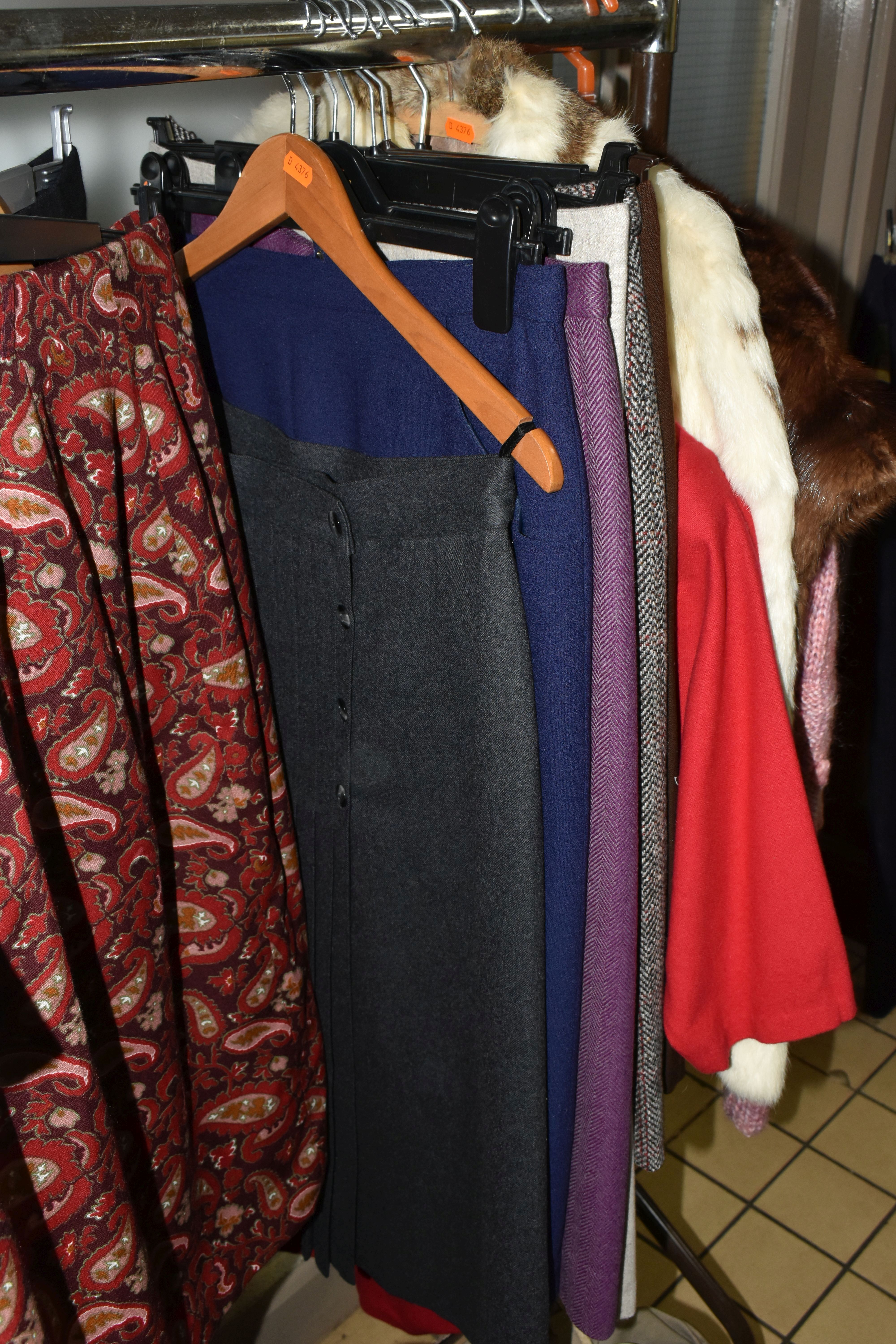 EIGHT BOXES AND LOOSE CLOTHING, to include a men's Daks wool suit, a Harris Meyer Saddle Master - Bild 18 aus 20