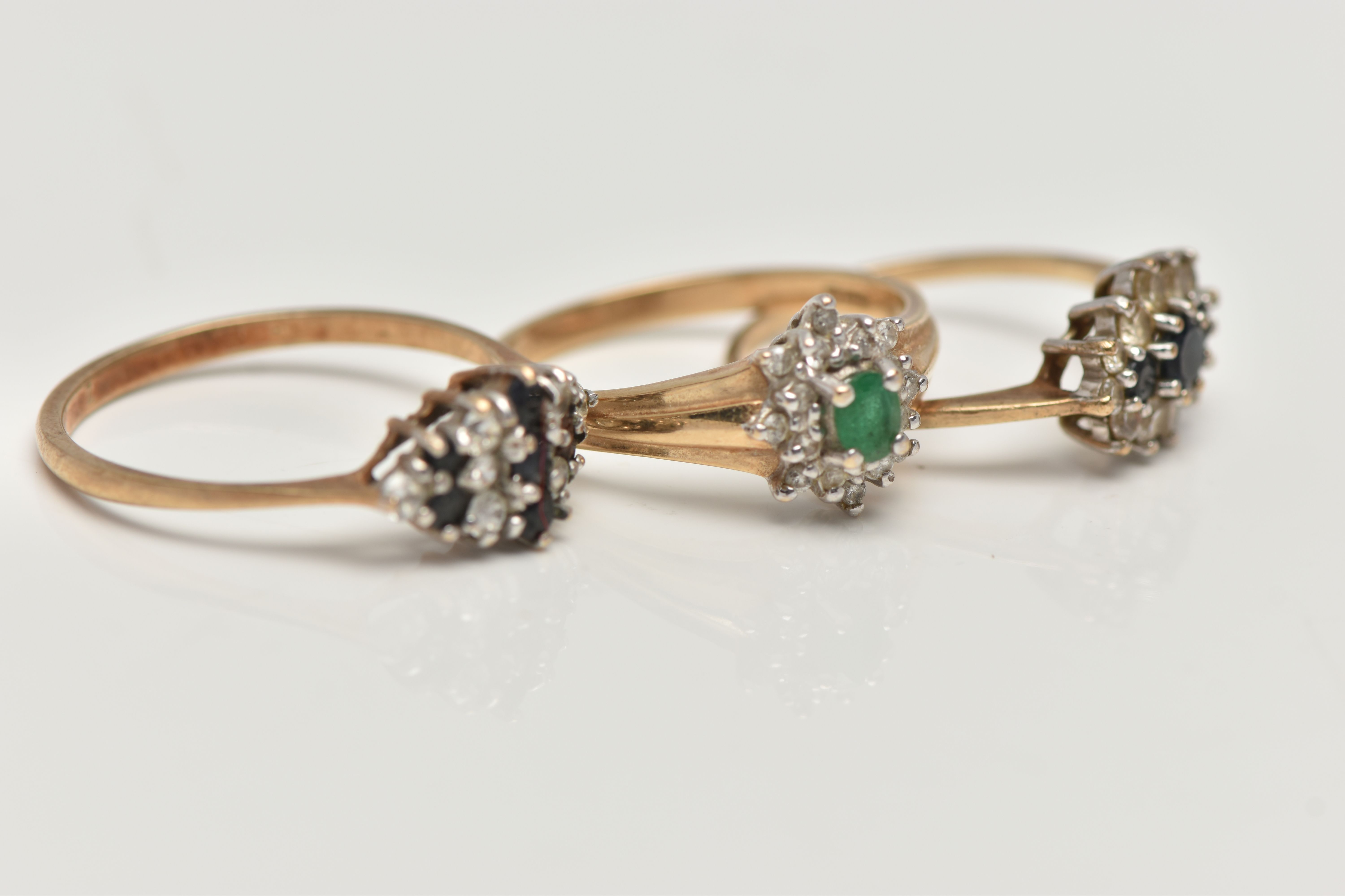 THREE 9CT GOLD GEM SET RINGS, the first a small emerald and diamond cluster ring, hallmarked 9ct - Bild 2 aus 4
