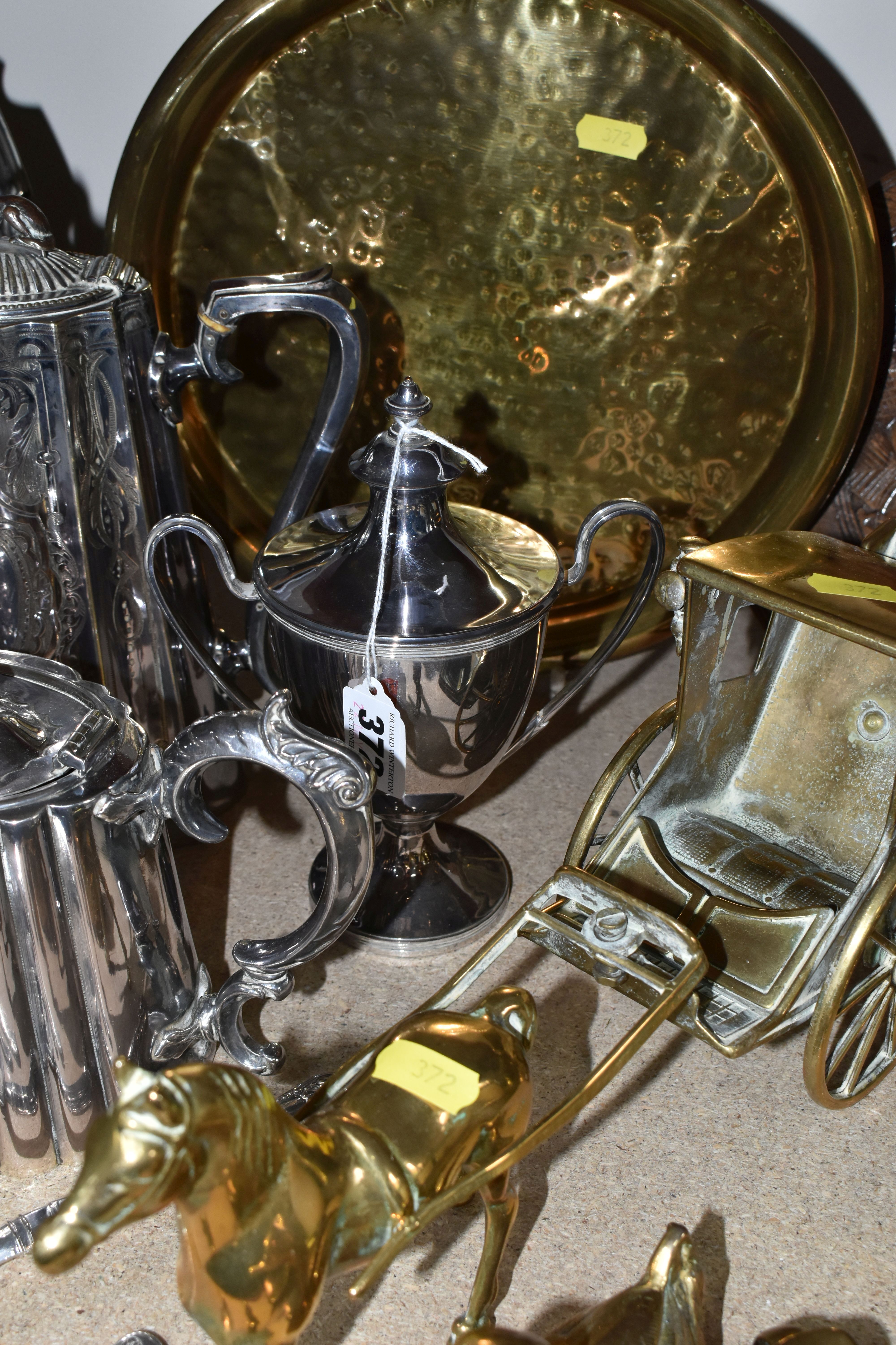 A GROUP OF SILVERPLATE AND BRASS METALWARE, comprising a brass chamber stick, a pair of brass candle - Image 6 of 8