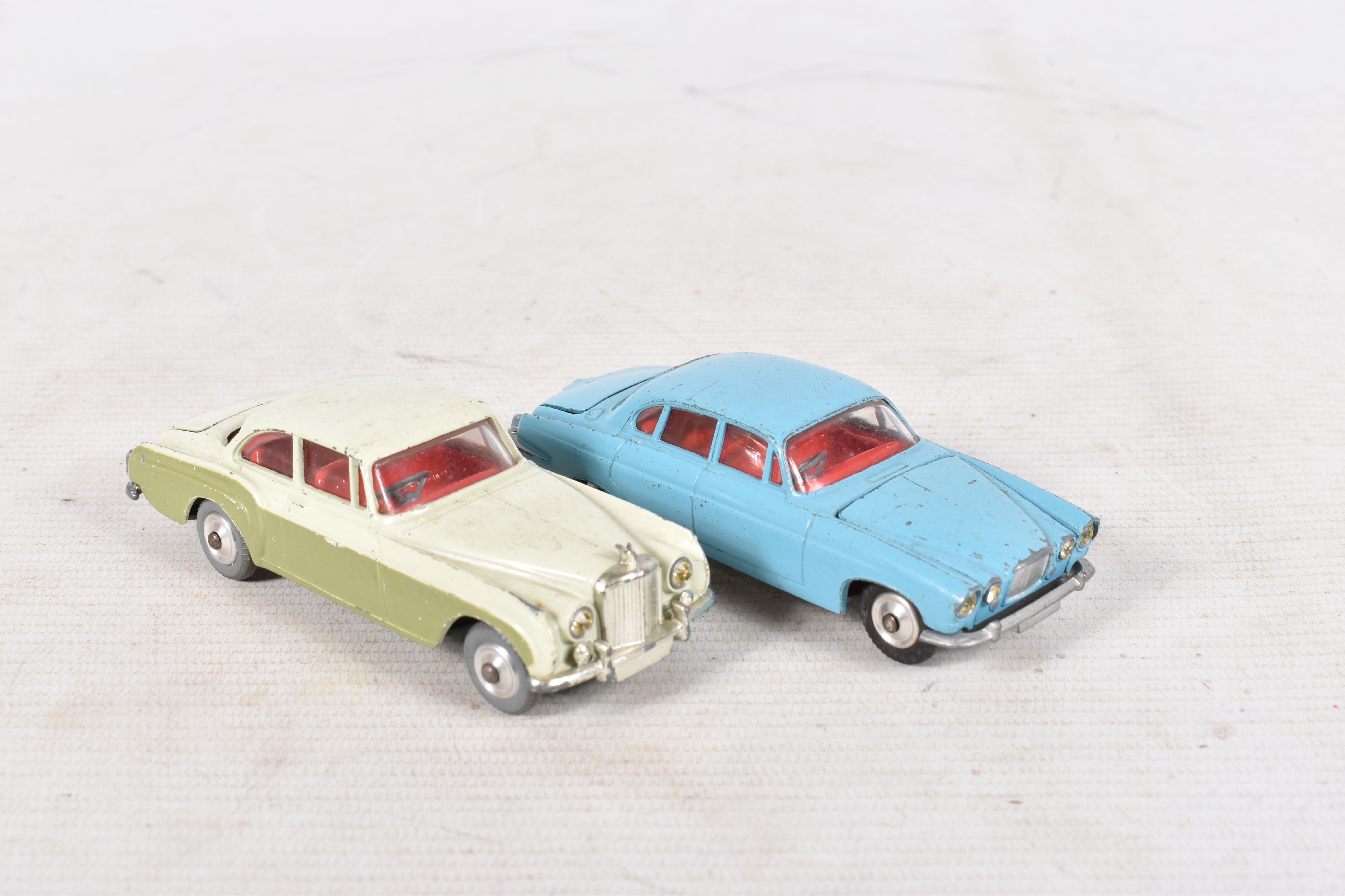 A QUANTITY OF UNBOXED AND ASSORTED PLAYWORN DIECAST VEHICLES, to include Spot-On Humber Super - Image 22 of 27