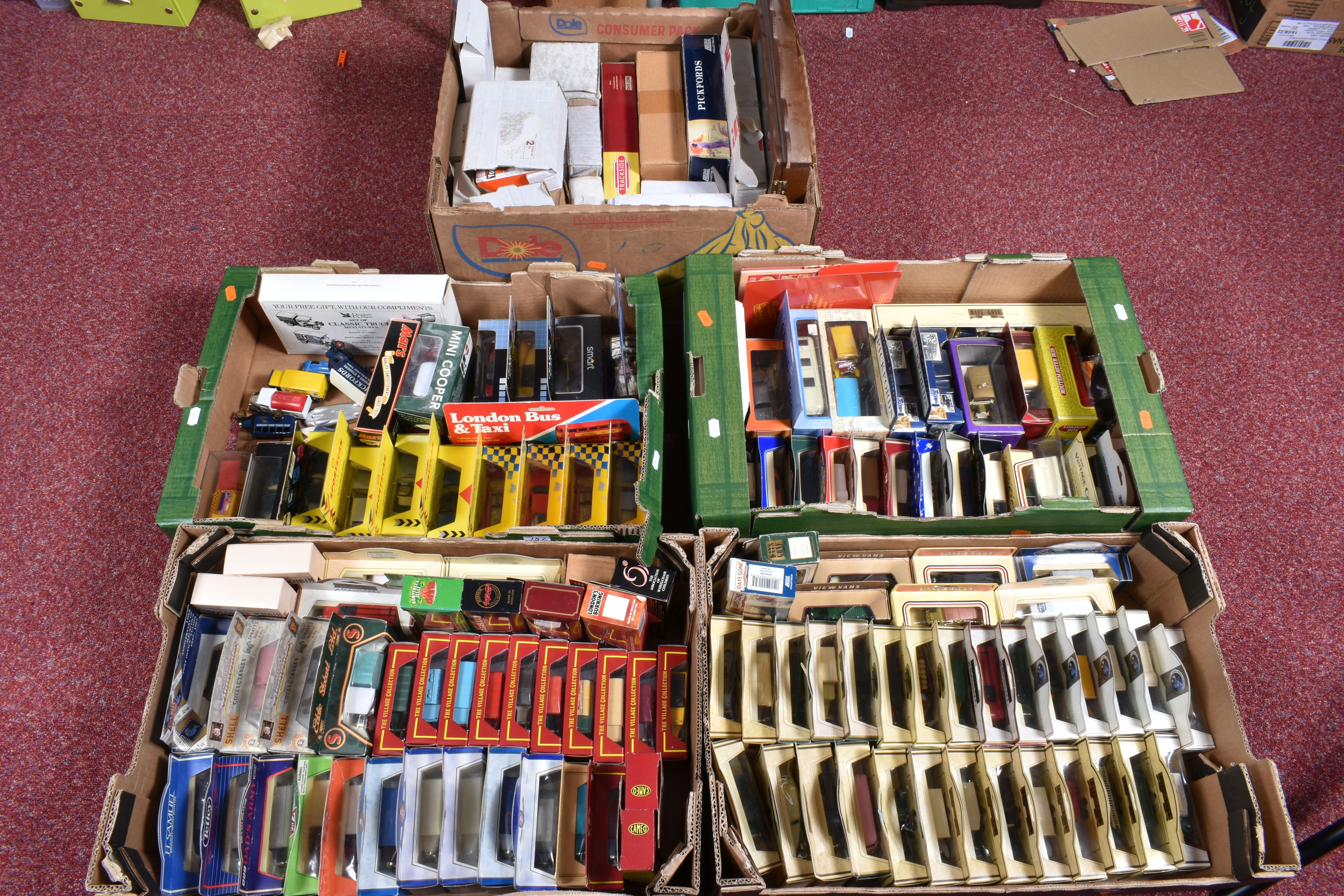 A QUANTITY OF MAINLY BOXED MODERN DIECAST VEHICLES, Lledo Days Gone including early issues,