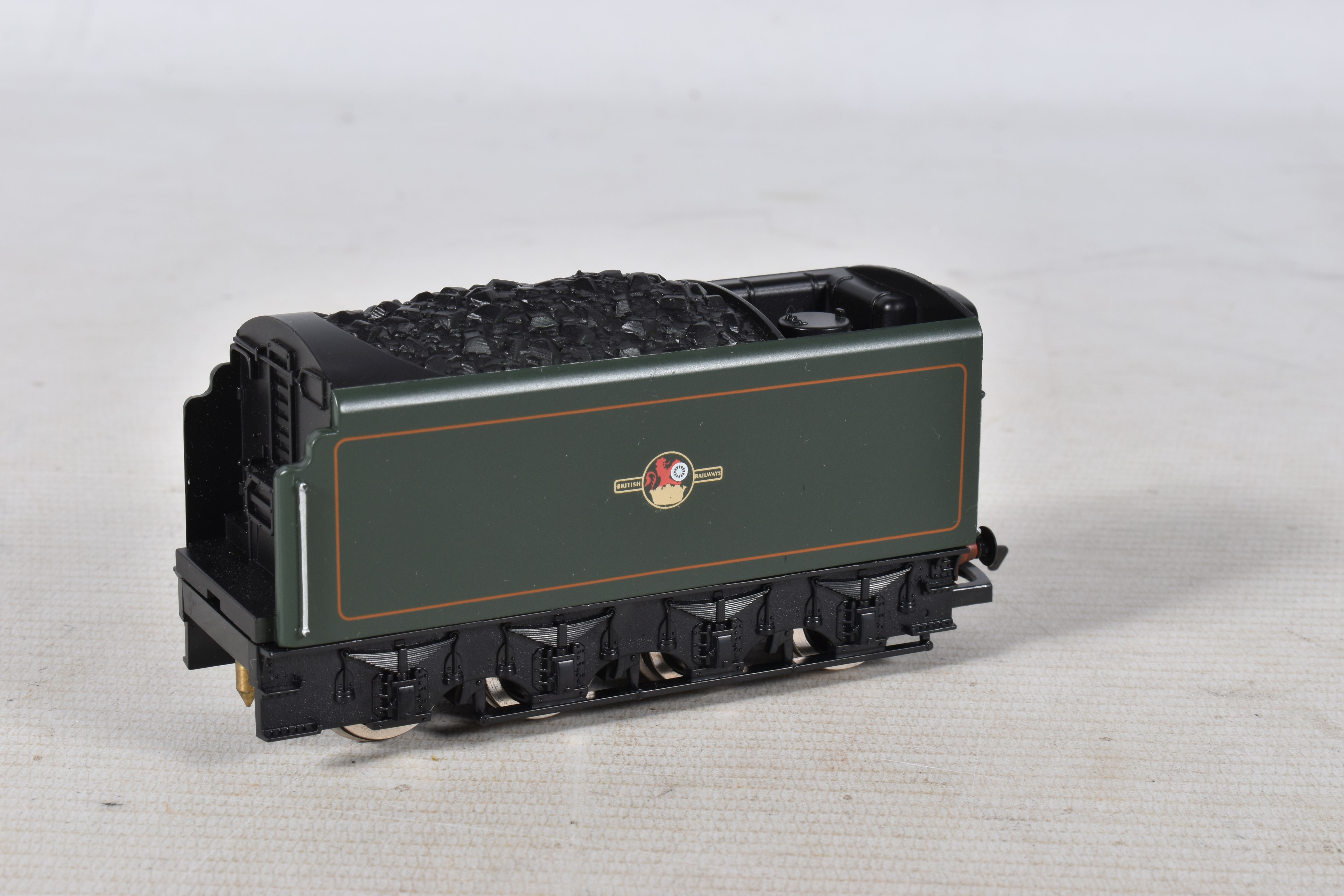 A BOXED HORNBY RAILWAYS OO GAUGE A4 CLASS LOCOMOTIVE, 'Mallard' No.60022, B.R. green livery, version - Image 5 of 9