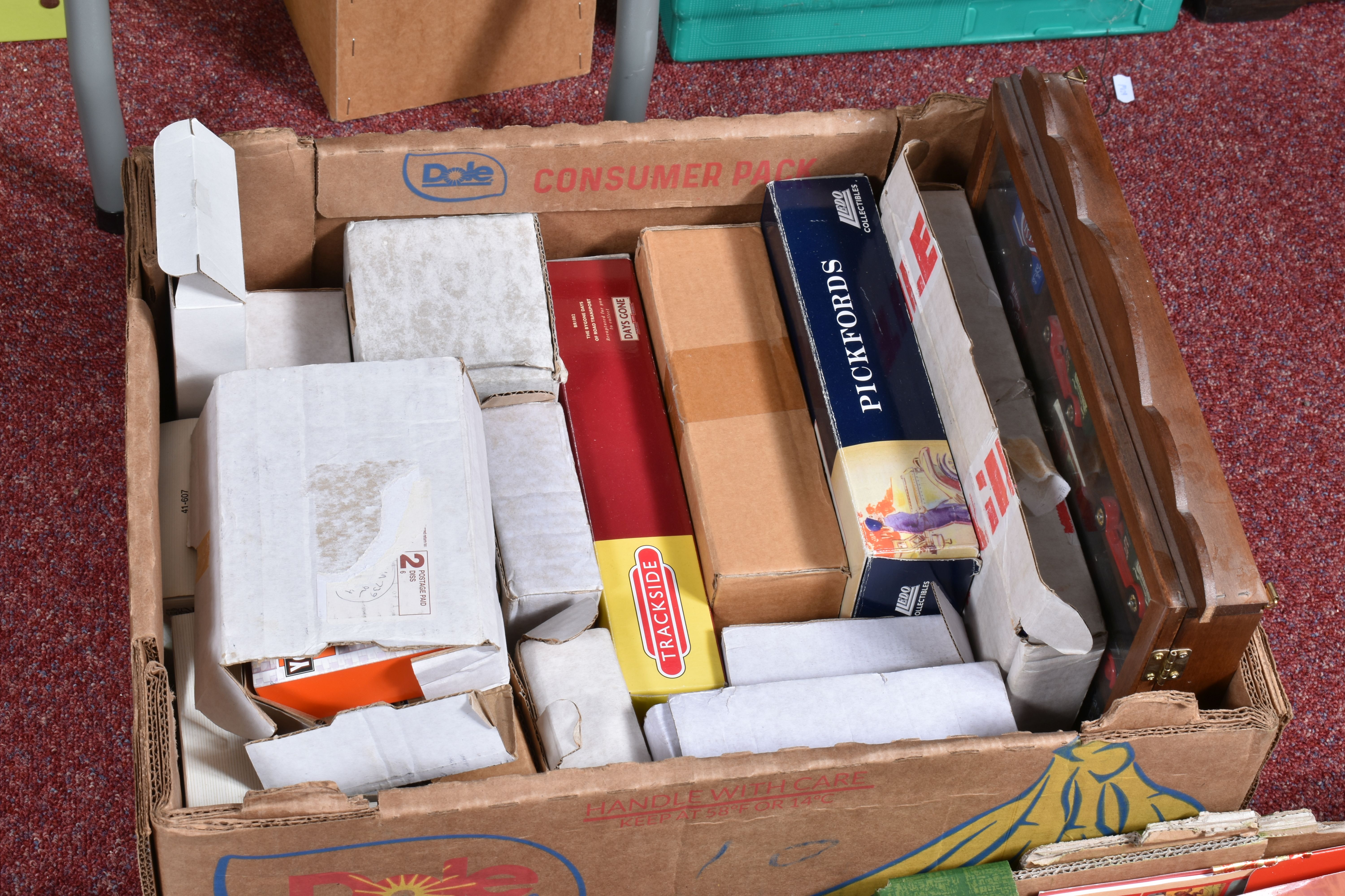 A QUANTITY OF MAINLY BOXED MODERN DIECAST VEHICLES, Lledo Days Gone including early issues, - Image 14 of 15