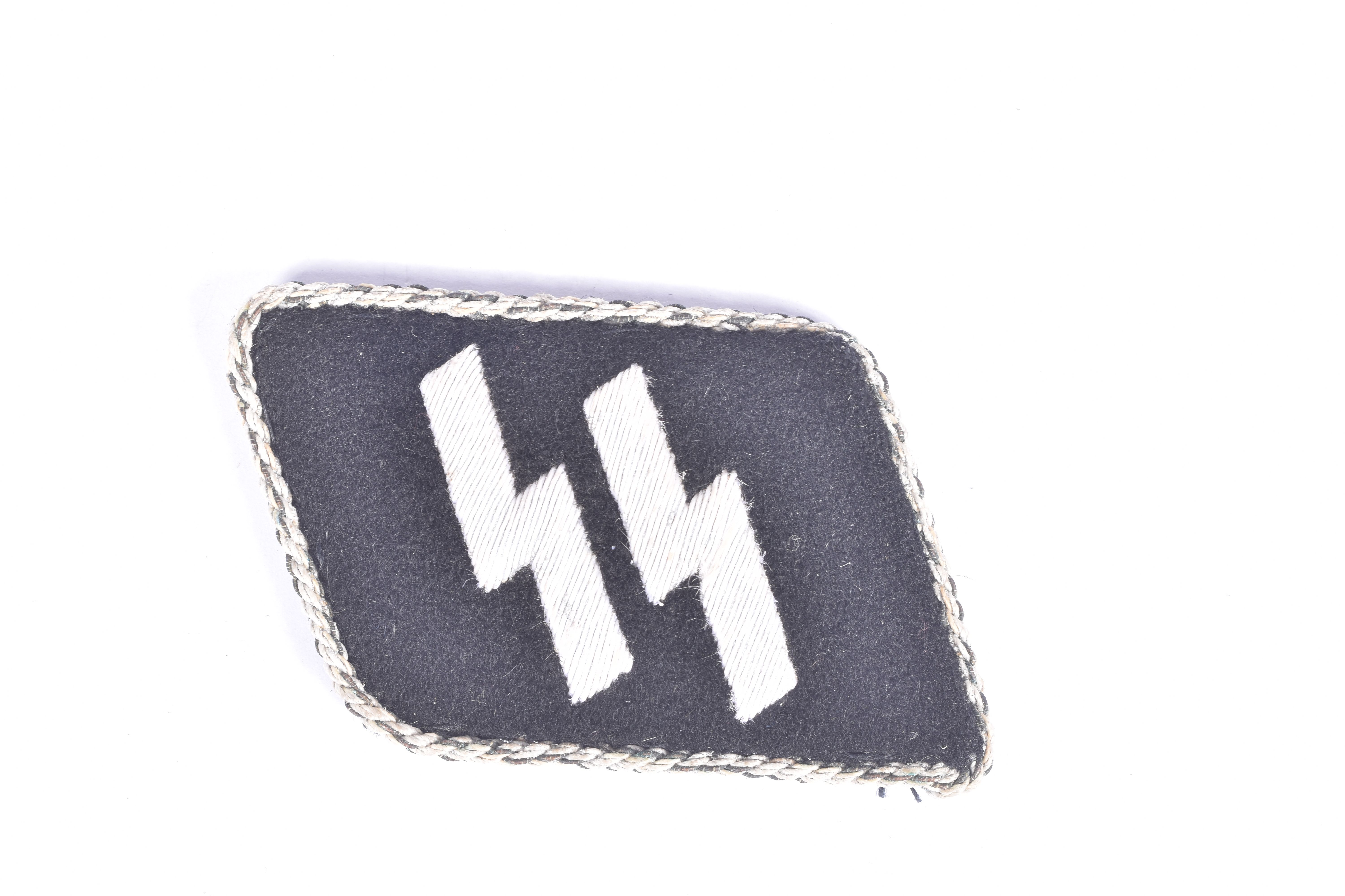 A SMALL COLLECTION OF GERMAN UNIFORM RELATED ITEMS, to include breast eagles, shoulder boards, - Image 8 of 11