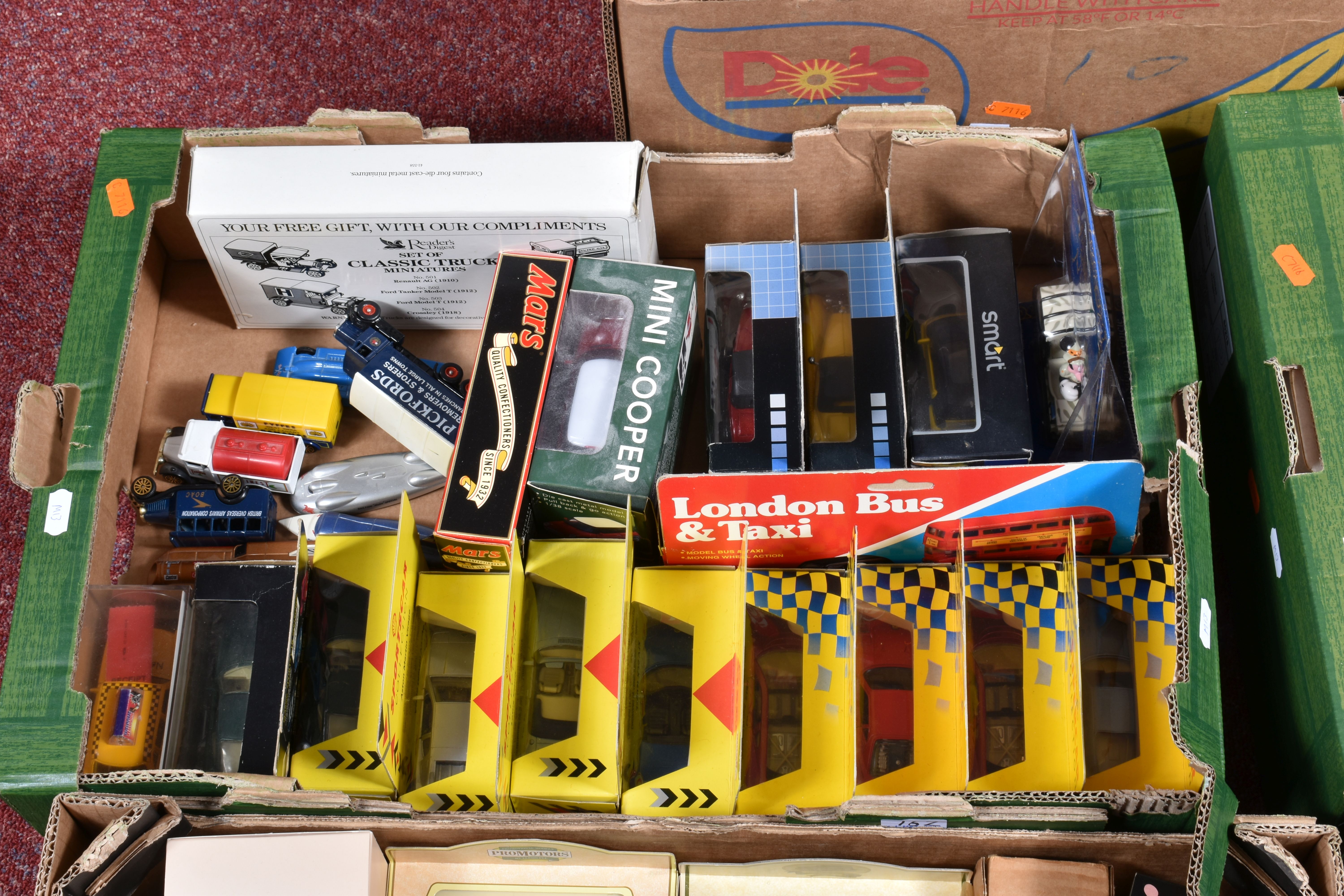 A QUANTITY OF MAINLY BOXED MODERN DIECAST VEHICLES, Lledo Days Gone including early issues, - Image 11 of 15