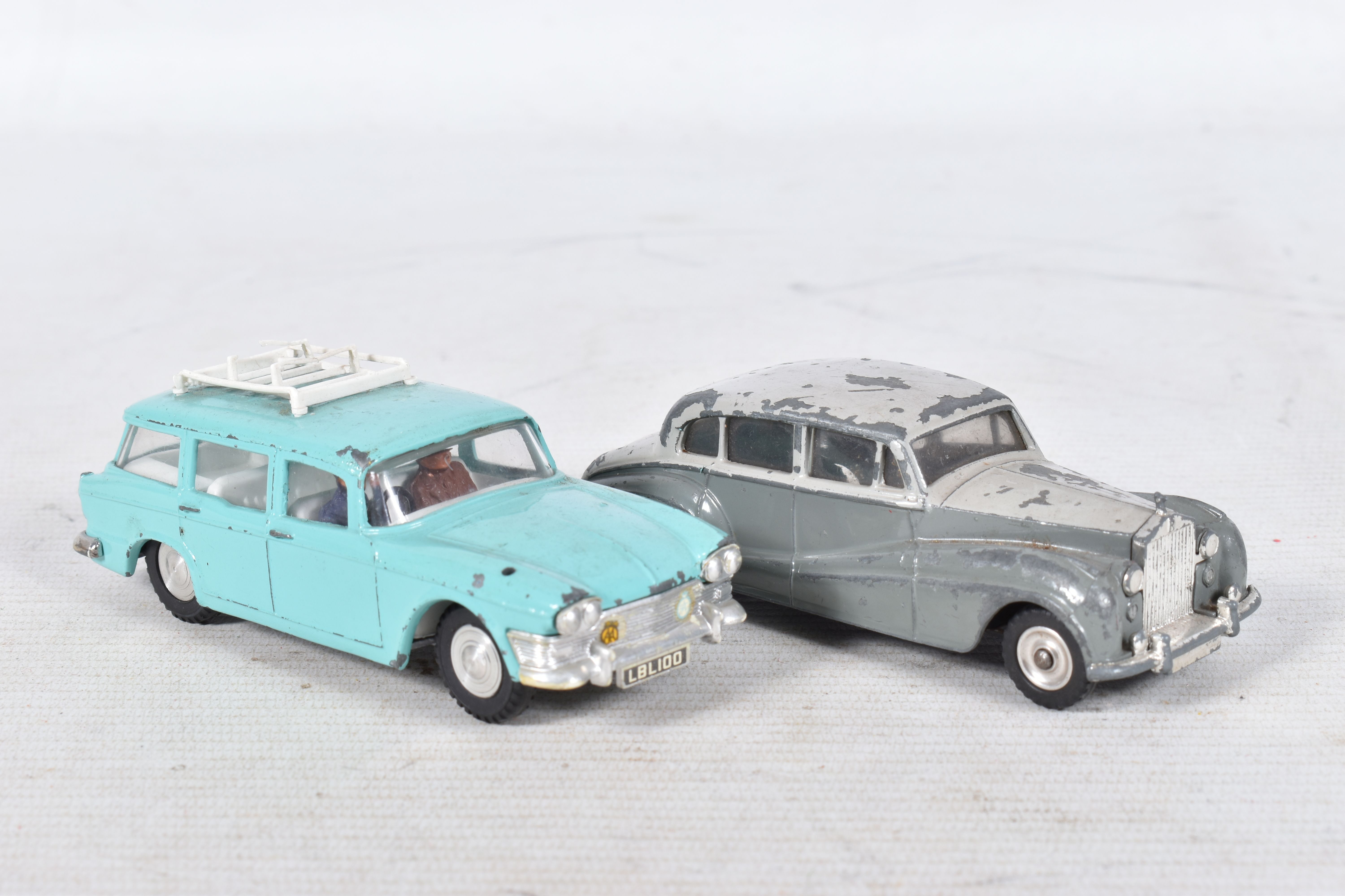 A QUANTITY OF UNBOXED AND ASSORTED PLAYWORN DIECAST VEHICLES, to include Spot-On Humber Super - Image 20 of 27