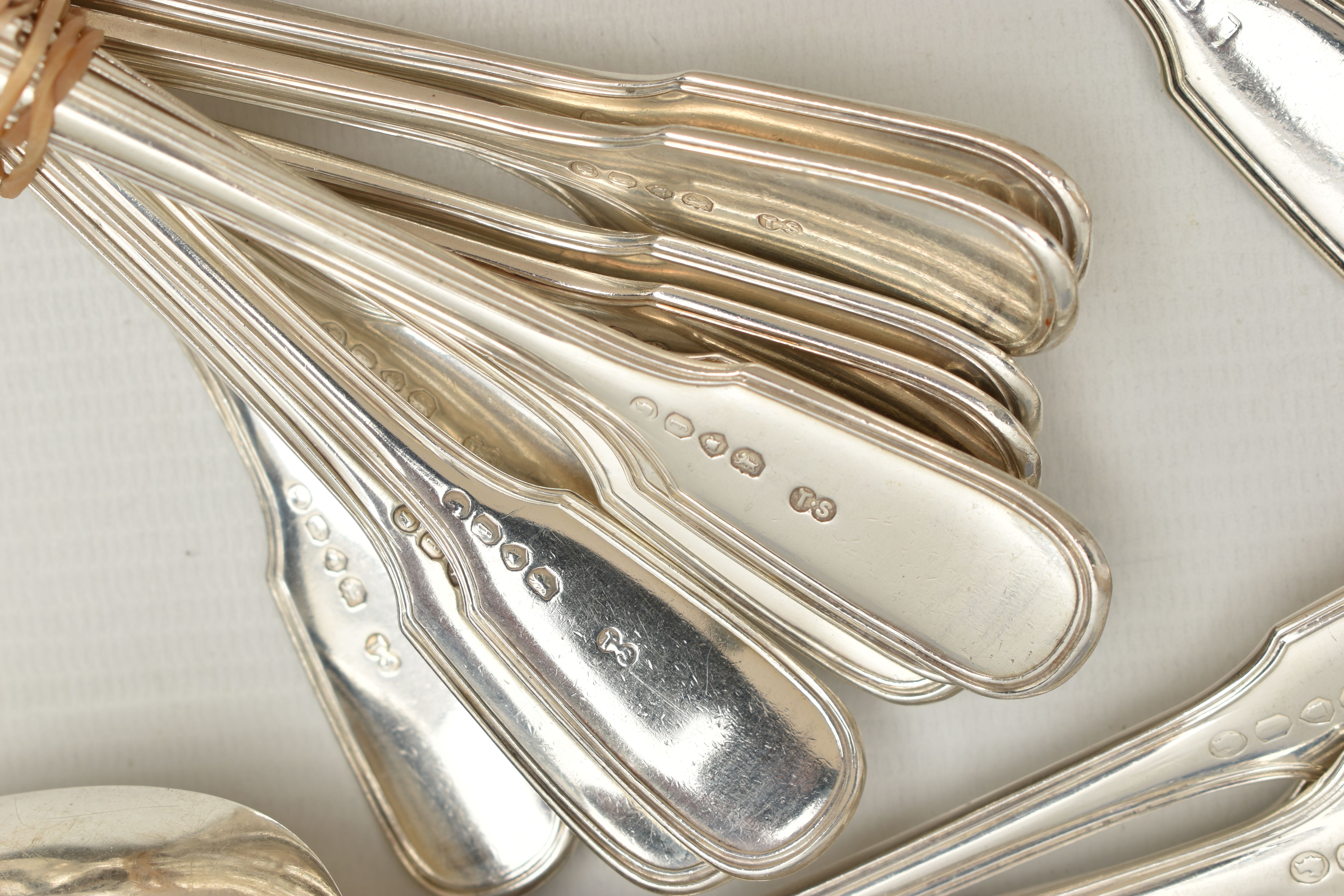 AN ASSORTMENT OF VICTORIA I SILVER CUTLERY, six table spoons, six desert forks, twelve desert - Image 8 of 8