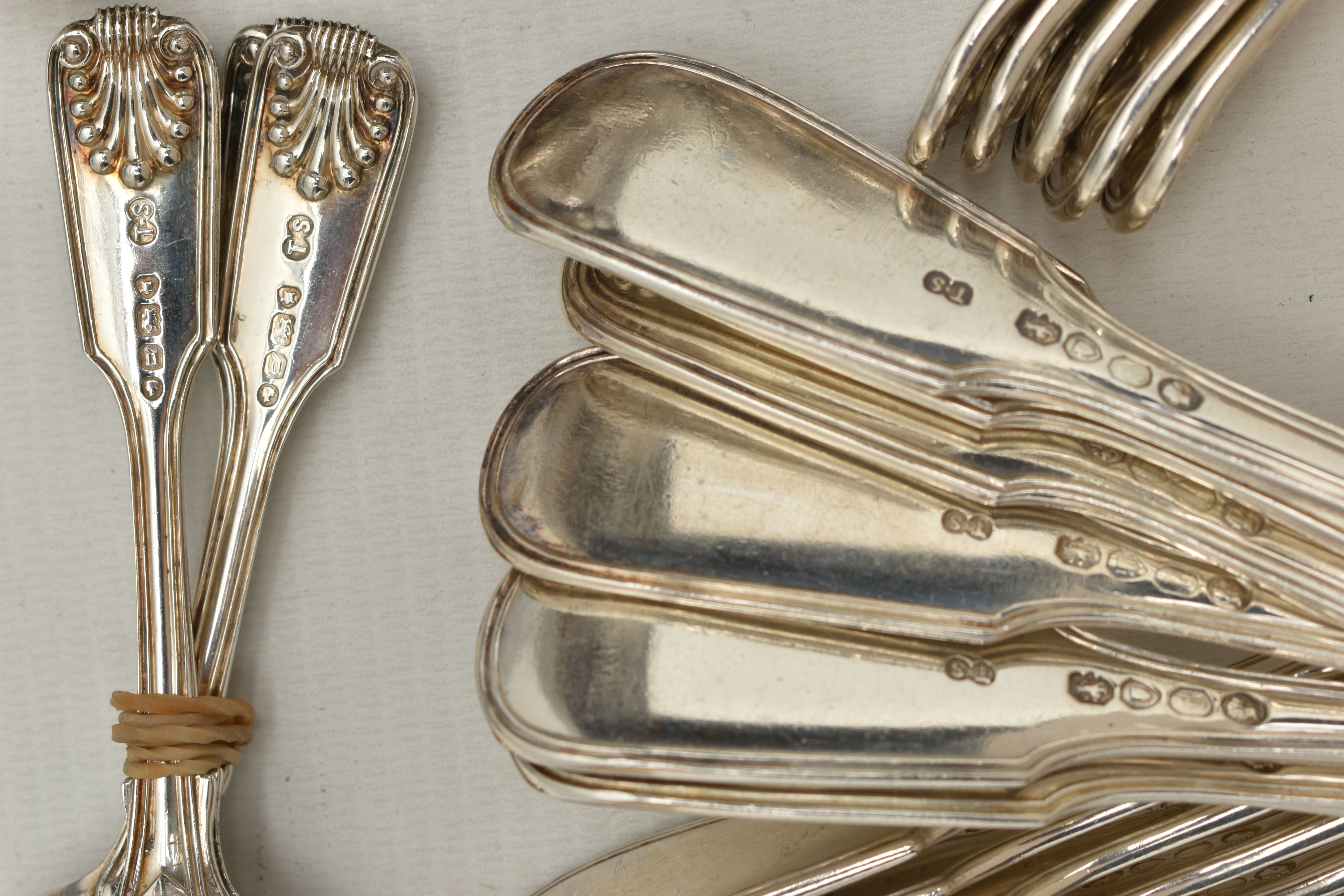 AN ASSORTMENT OF VICTORIA I SILVER CUTLERY, six table spoons, six desert forks, twelve desert - Image 7 of 8