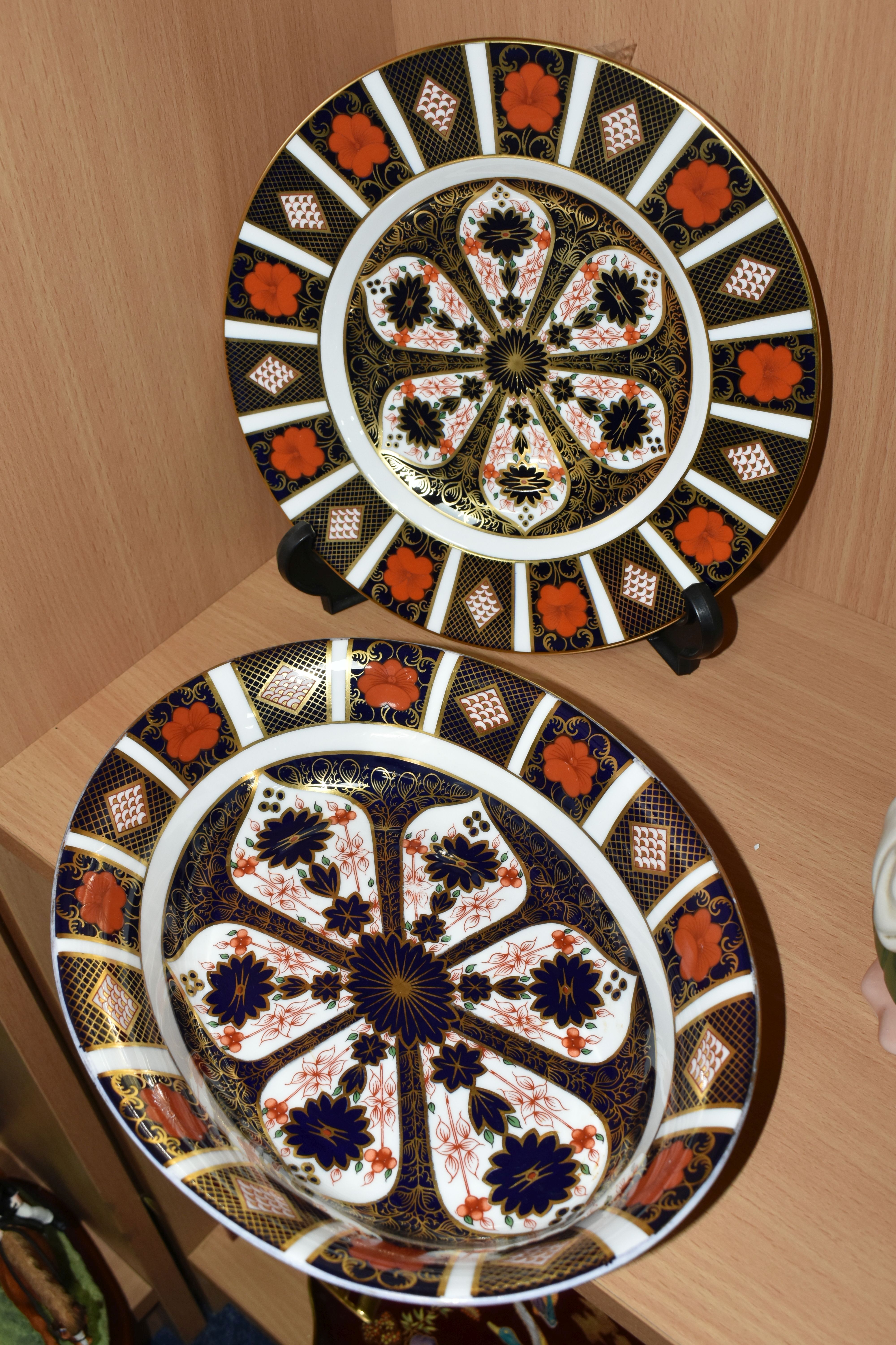 TWO PIECES OF ROYAL CROWN DERBY IMARI 1128 PATTERN, comprising an oval serving bowl width 26cm x - Image 3 of 3