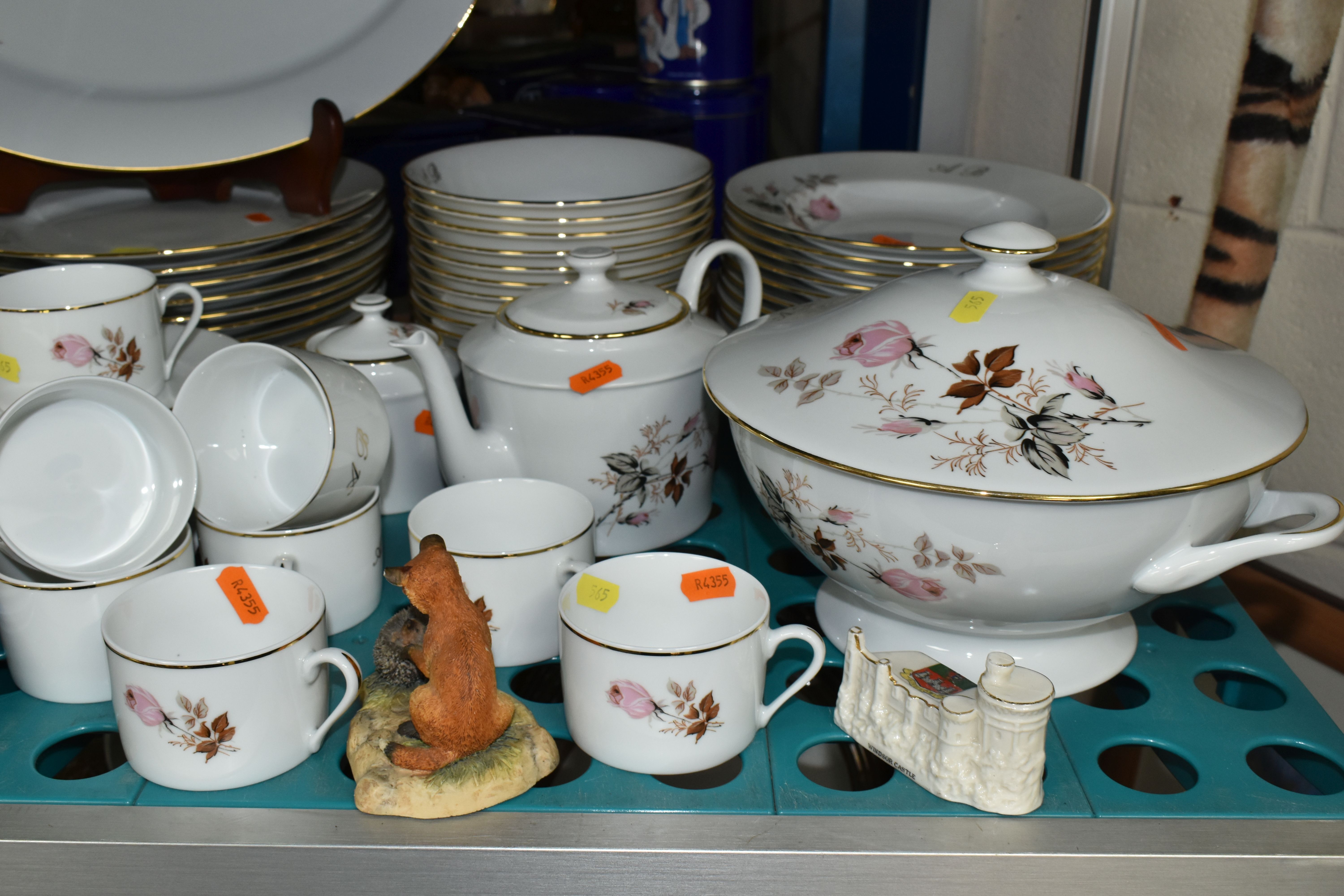 SIX BOXES OF CERAMICS AND GLASSWARE, to include a Limoges porcelain dinner set, decorated with a - Image 5 of 12