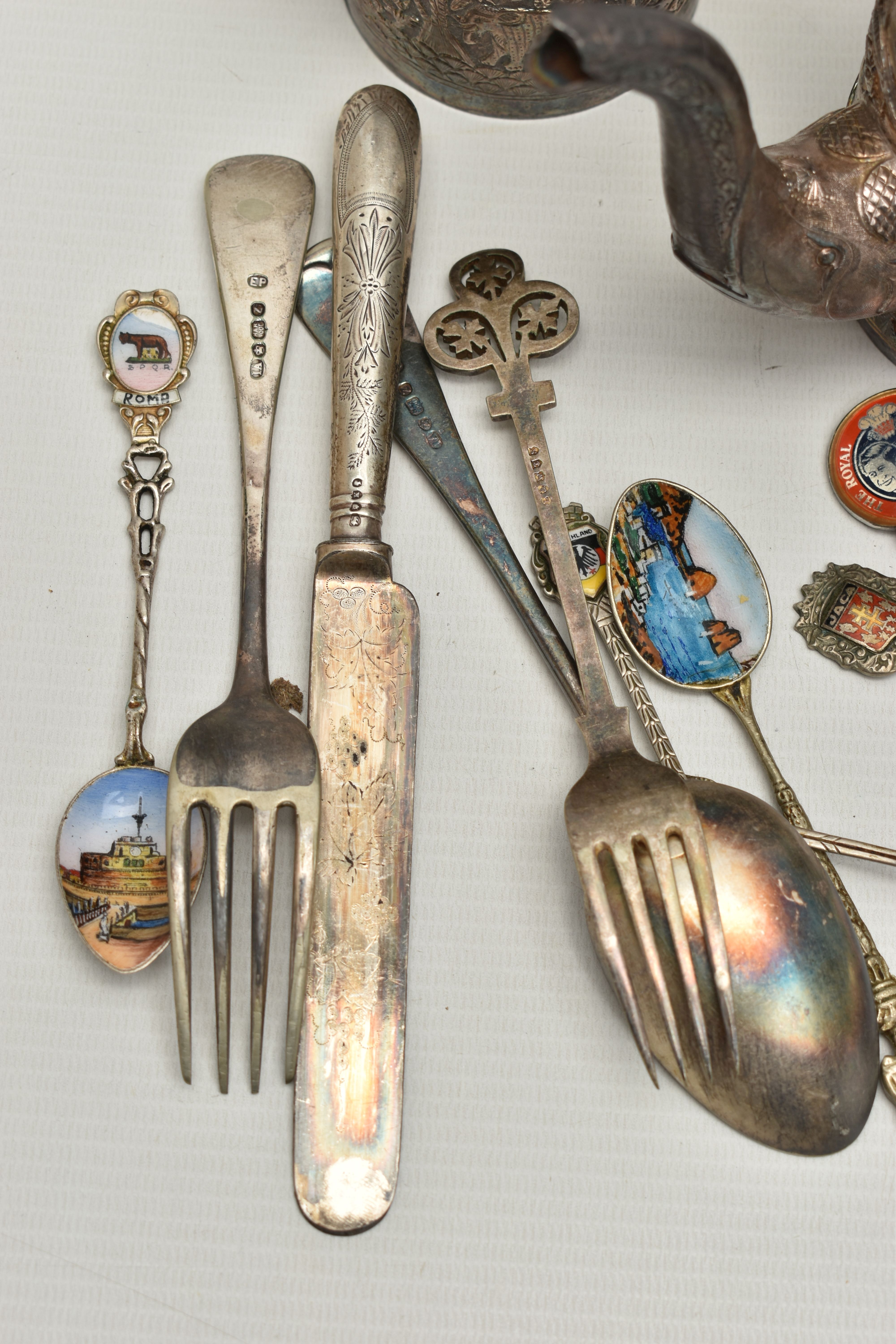 A BOX OF ASSORTED WHITE METAL WARE, to include eight silver teaspoons, a silver fork, a single - Image 9 of 11