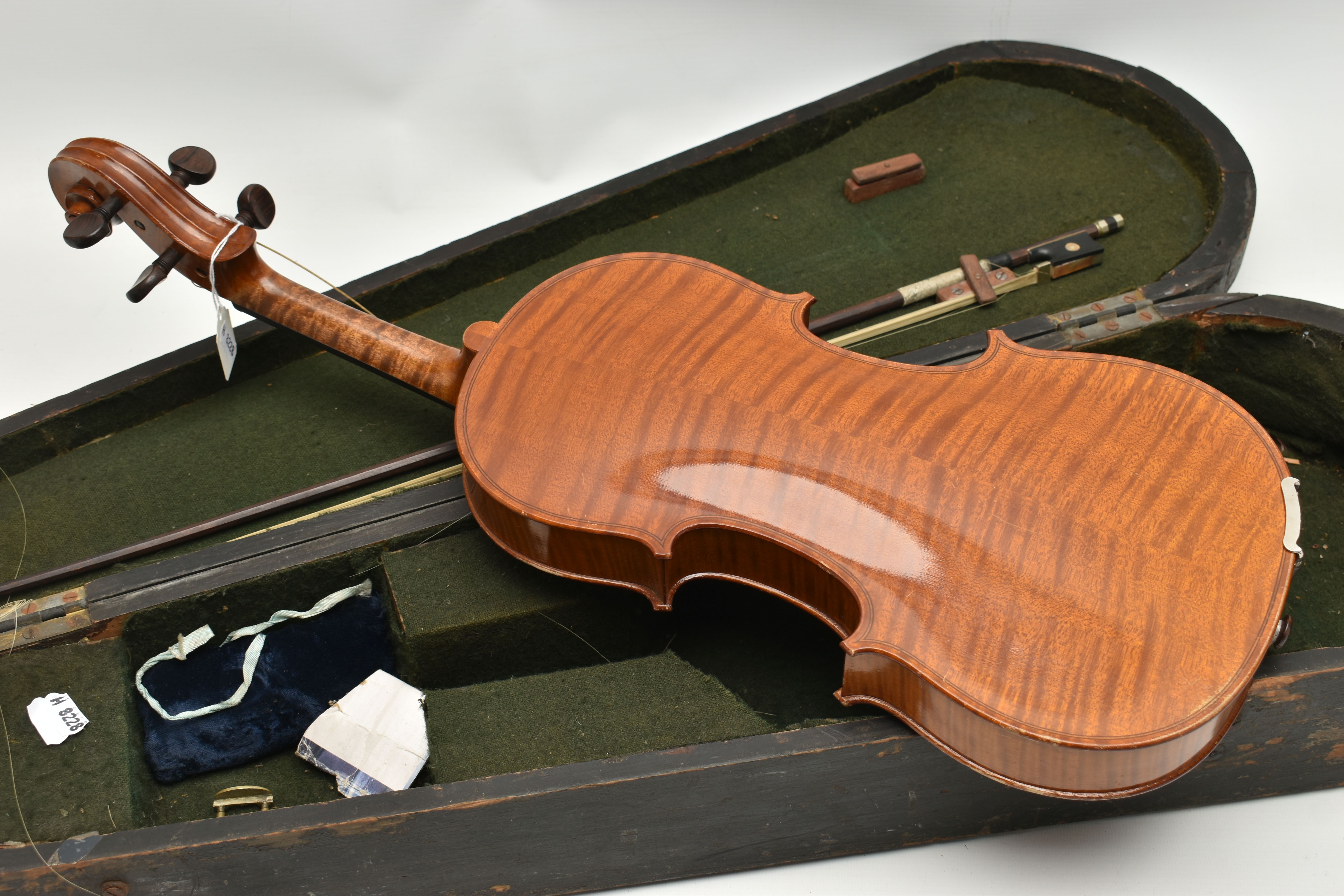 AN EARLY 20TH CENTURY VIOLIN BY JEAN-BAPTISTE COLIN WITH TWO PIECE BACK, bears paper label to the - Image 8 of 12