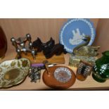 A GROUP OF DESK ACCESSORIES AND SUNDRY ITEMS, to include a wooden letter rack with two carved