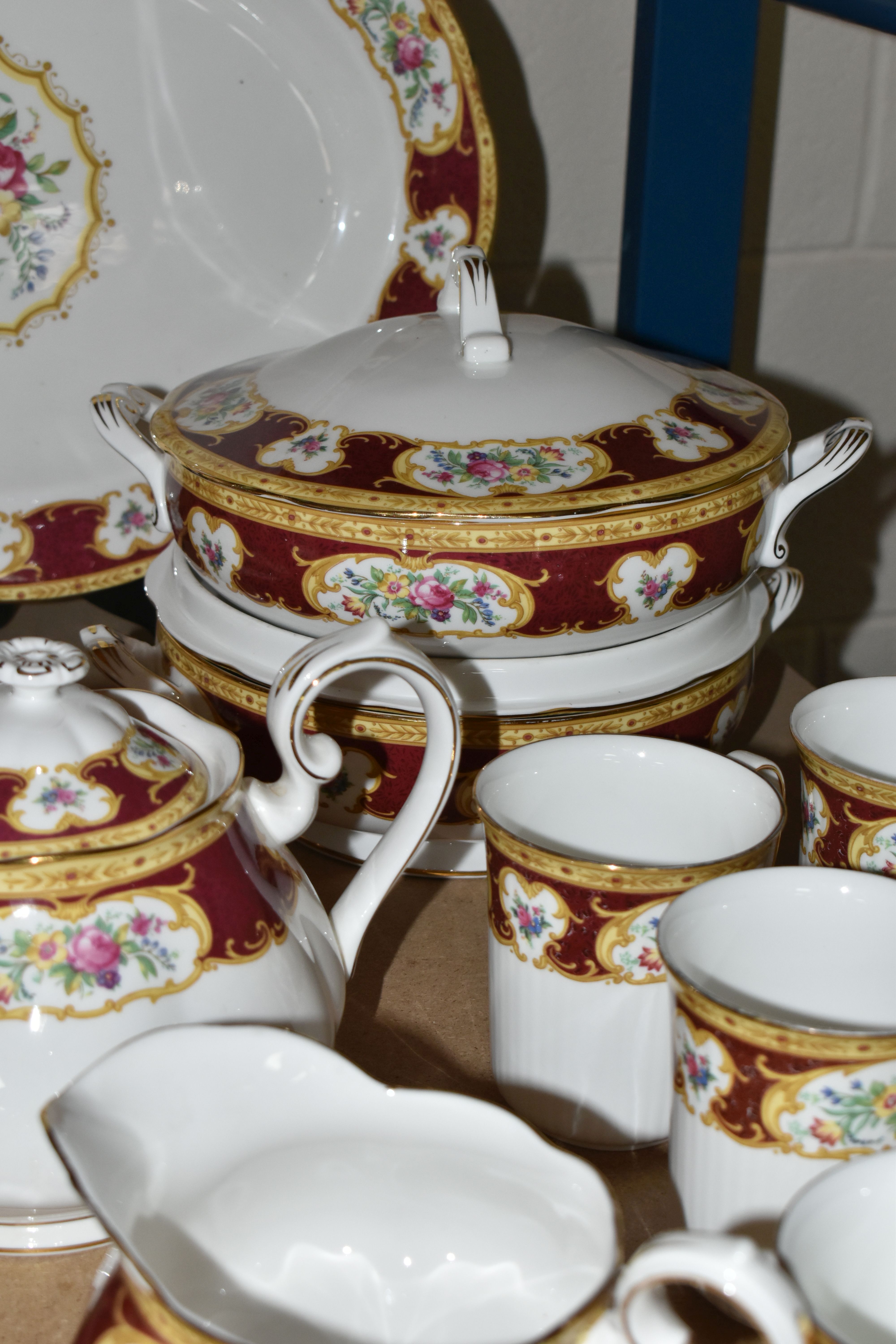 A SEVENTY EIGHT PIECE ROYAL ALBERT 'LADY HAMILTON' DINNER SERVICE, comprising a meat plate, two - Image 3 of 8