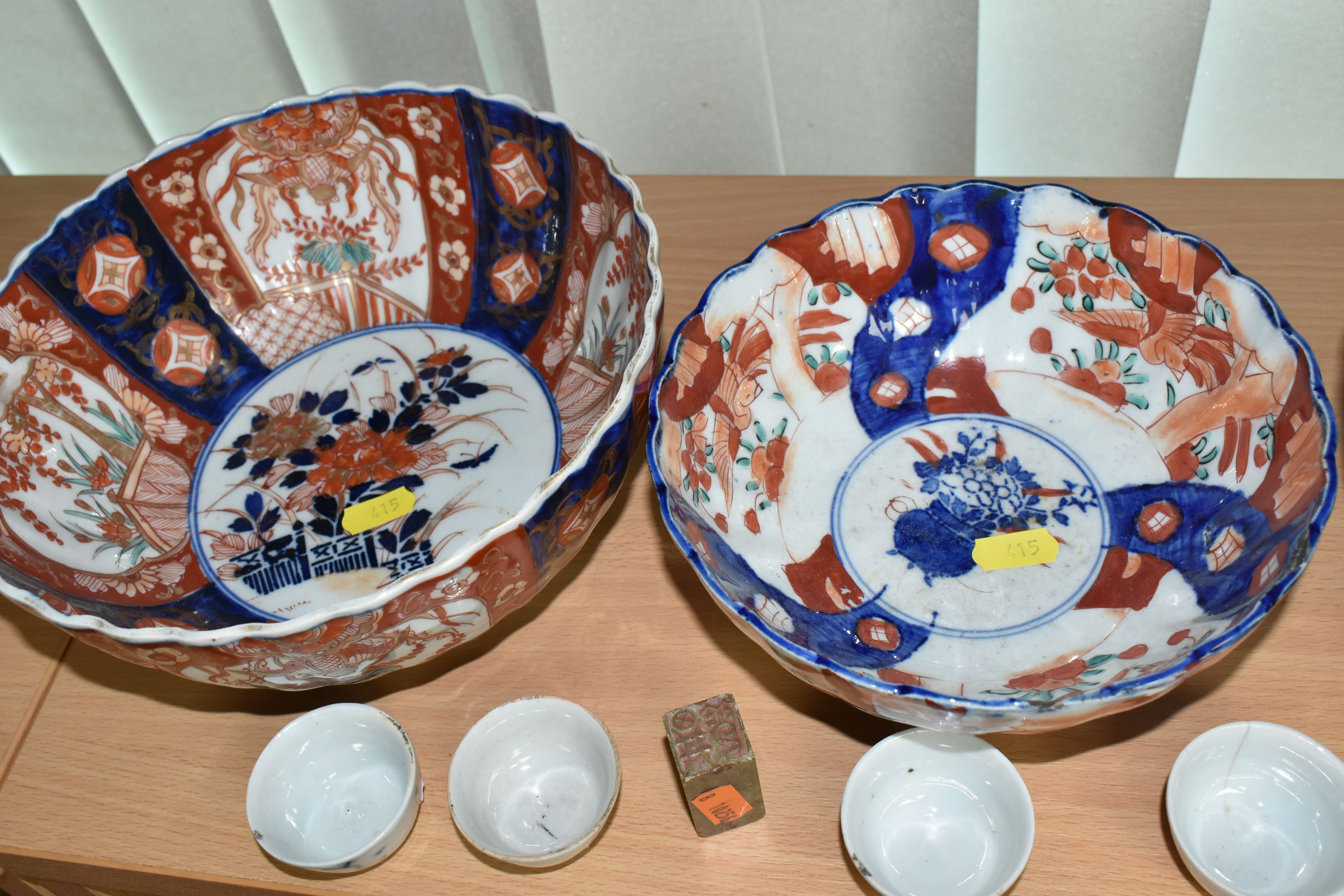 A GROUP OF ORIENTAL PORCELAIN, ETC, MOSTLY LATE 19TH CENTURY JAPANESE IMARI, comprising a pair of - Image 7 of 13