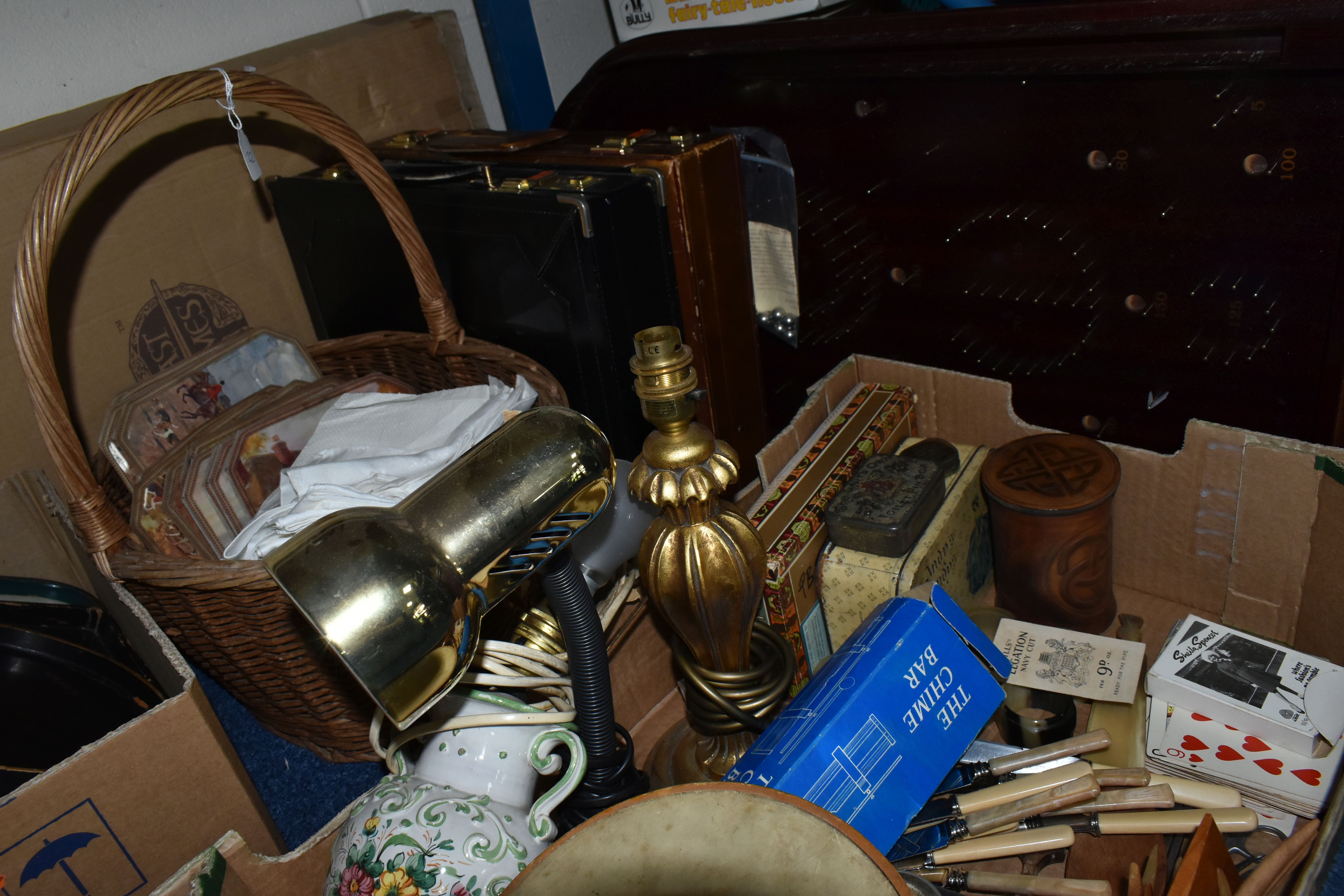 TWO BOXES AND LOOSE METAL WARES AND SUNDRY ITEMS, to include assorted metal, japanned and other - Image 4 of 7