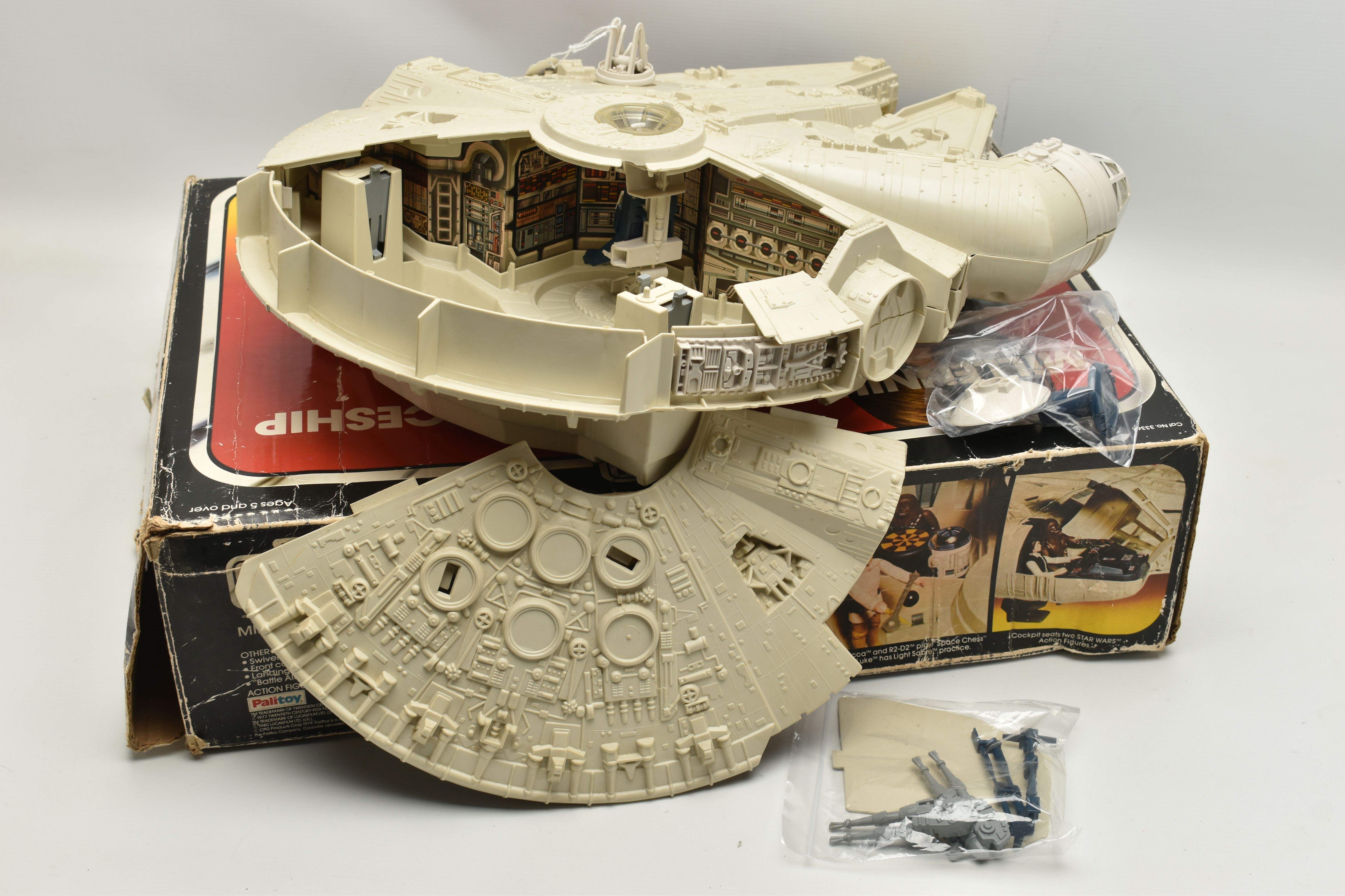 A BOXED VINTAGE PALITOY STAR WARS 'THE EMPIRE STRIKES BACK' MILLENNIUM FALCON SPACESHIP, lacks - Image 5 of 8