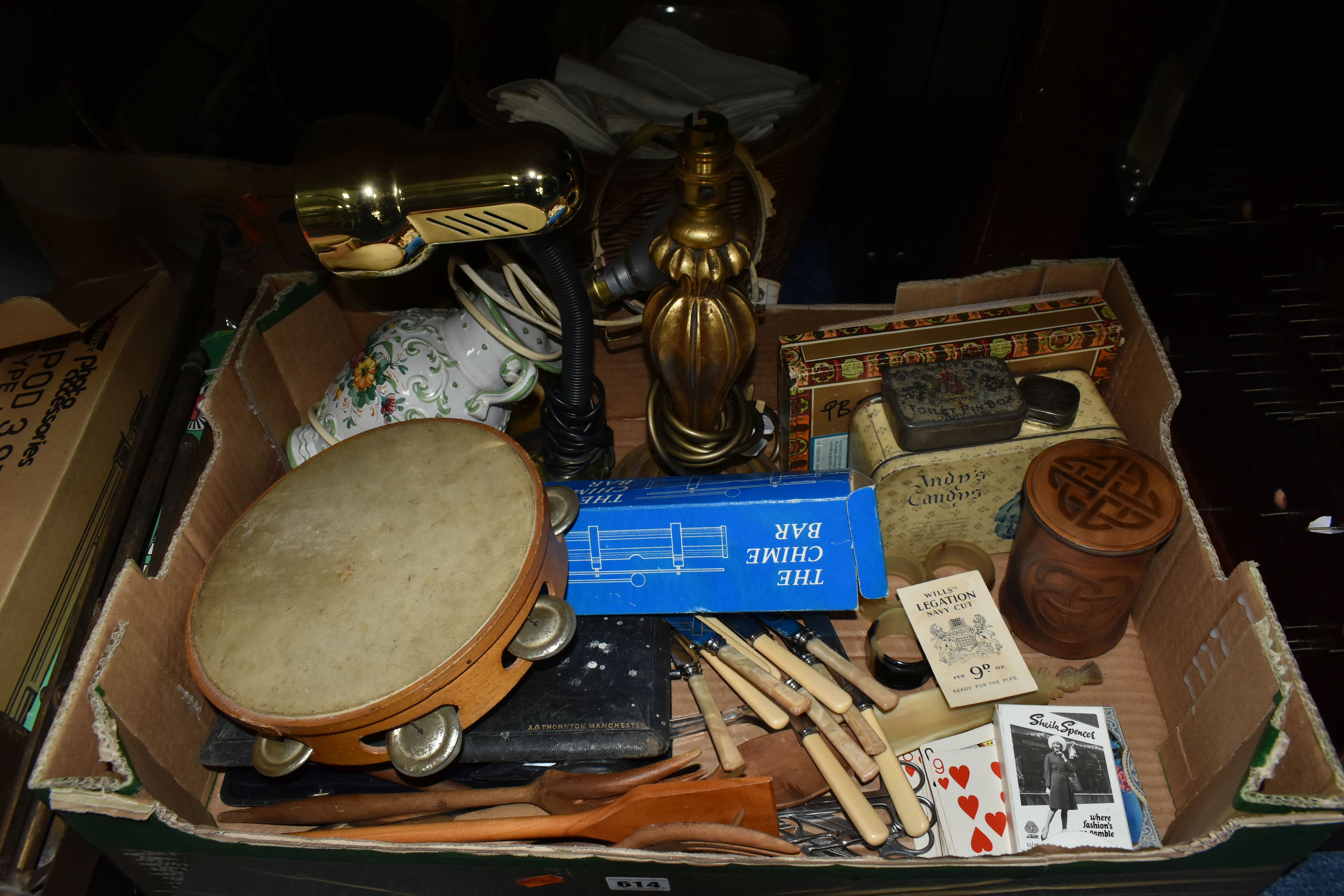 TWO BOXES AND LOOSE METAL WARES AND SUNDRY ITEMS, to include assorted metal, japanned and other - Image 3 of 7