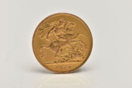 A GEORGE V HALF SOVEREIGN COIN, depicting George and the Dragon dated 1913, approximate diameter