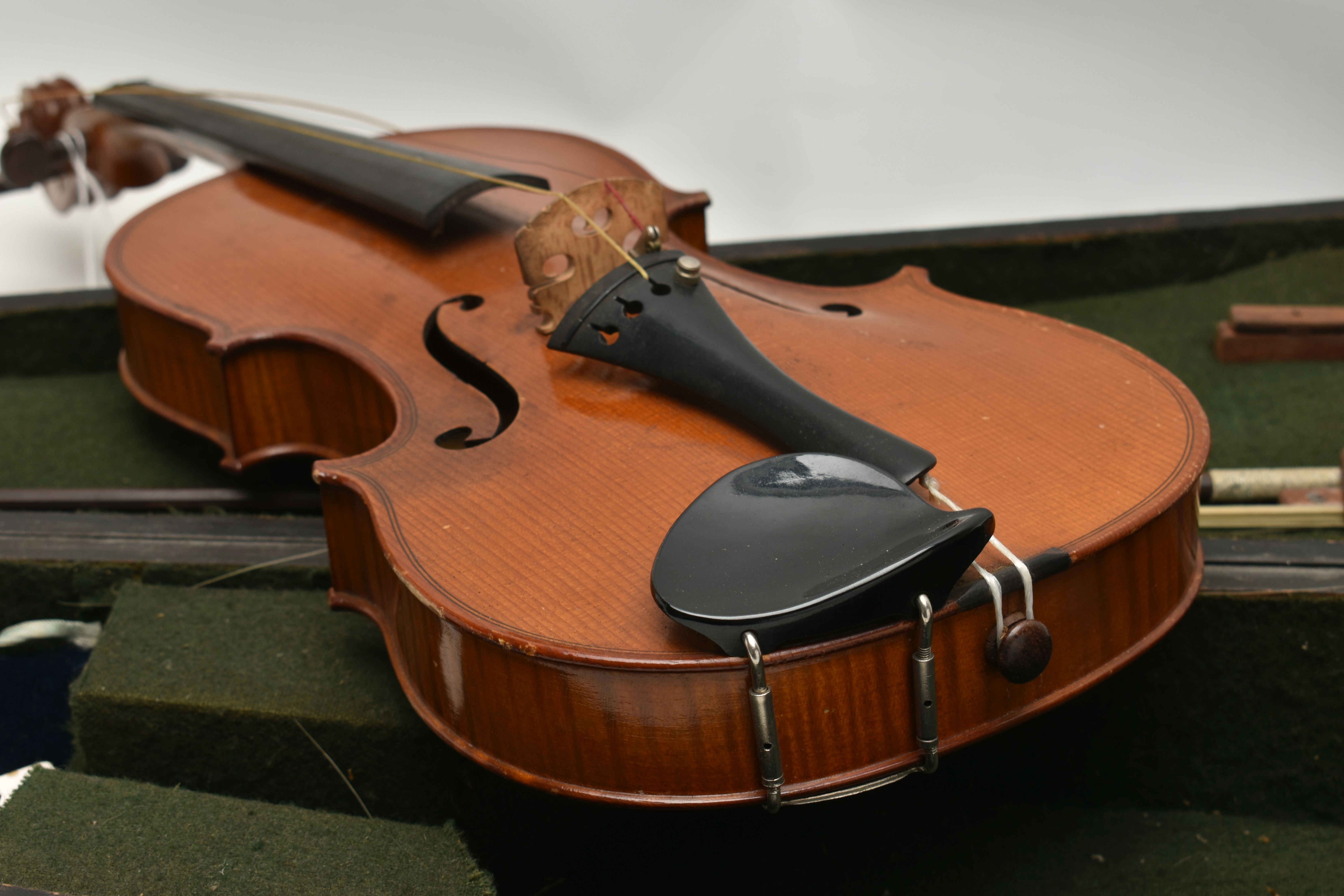 AN EARLY 20TH CENTURY VIOLIN BY JEAN-BAPTISTE COLIN WITH TWO PIECE BACK, bears paper label to the - Image 6 of 12