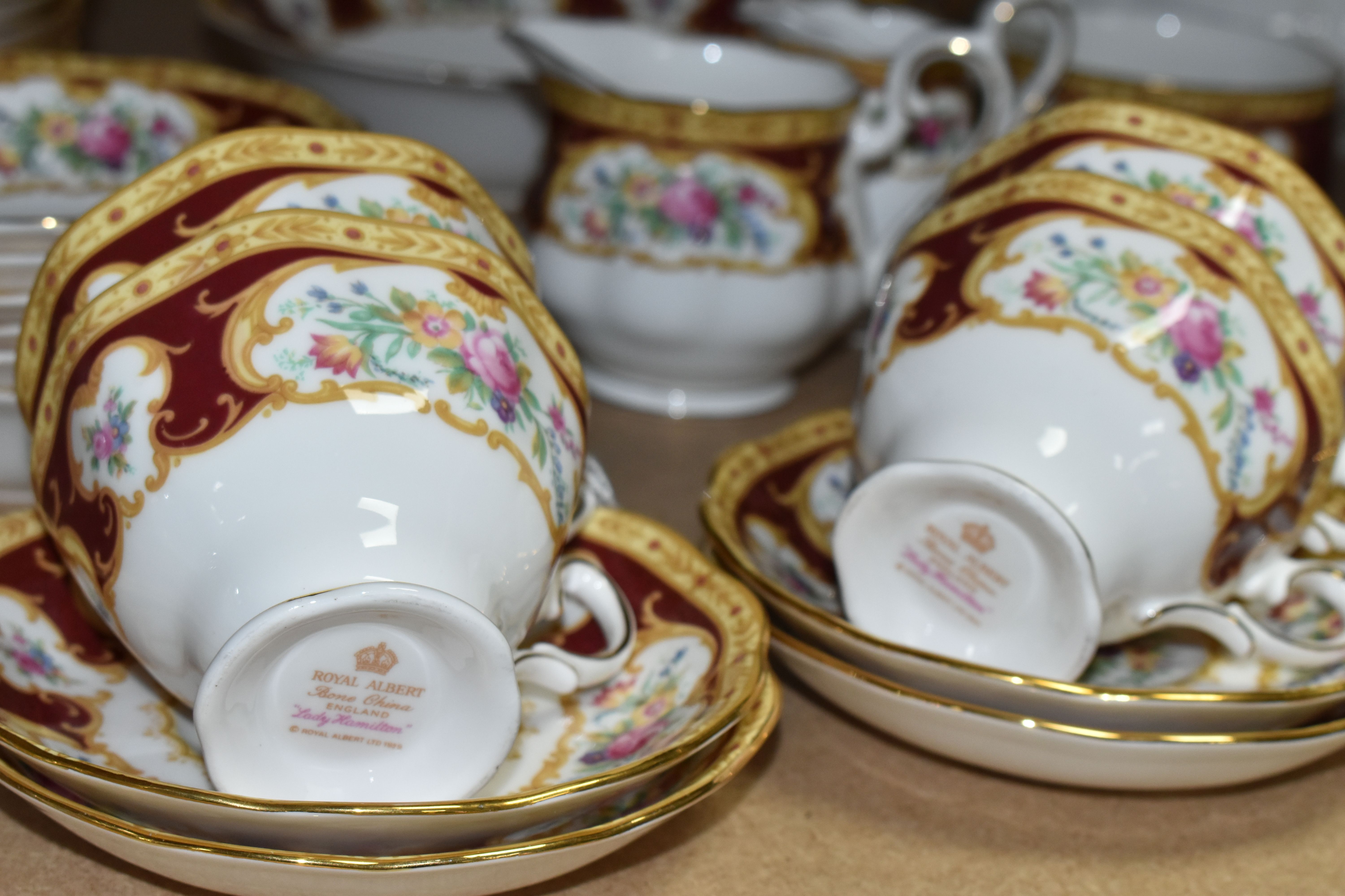 A SEVENTY EIGHT PIECE ROYAL ALBERT 'LADY HAMILTON' DINNER SERVICE, comprising a meat plate, two - Image 5 of 8