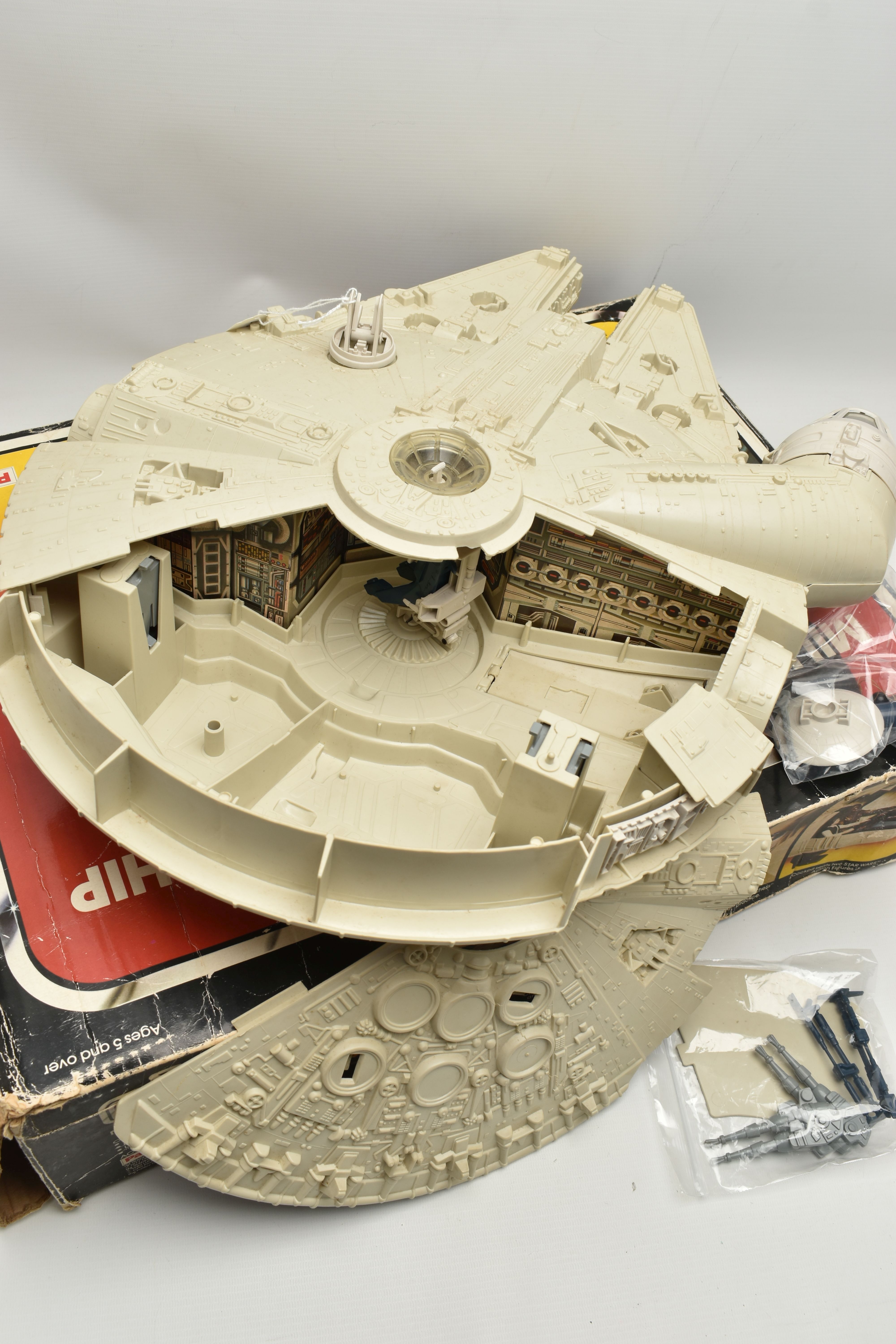 A BOXED VINTAGE PALITOY STAR WARS 'THE EMPIRE STRIKES BACK' MILLENNIUM FALCON SPACESHIP, lacks - Image 6 of 8