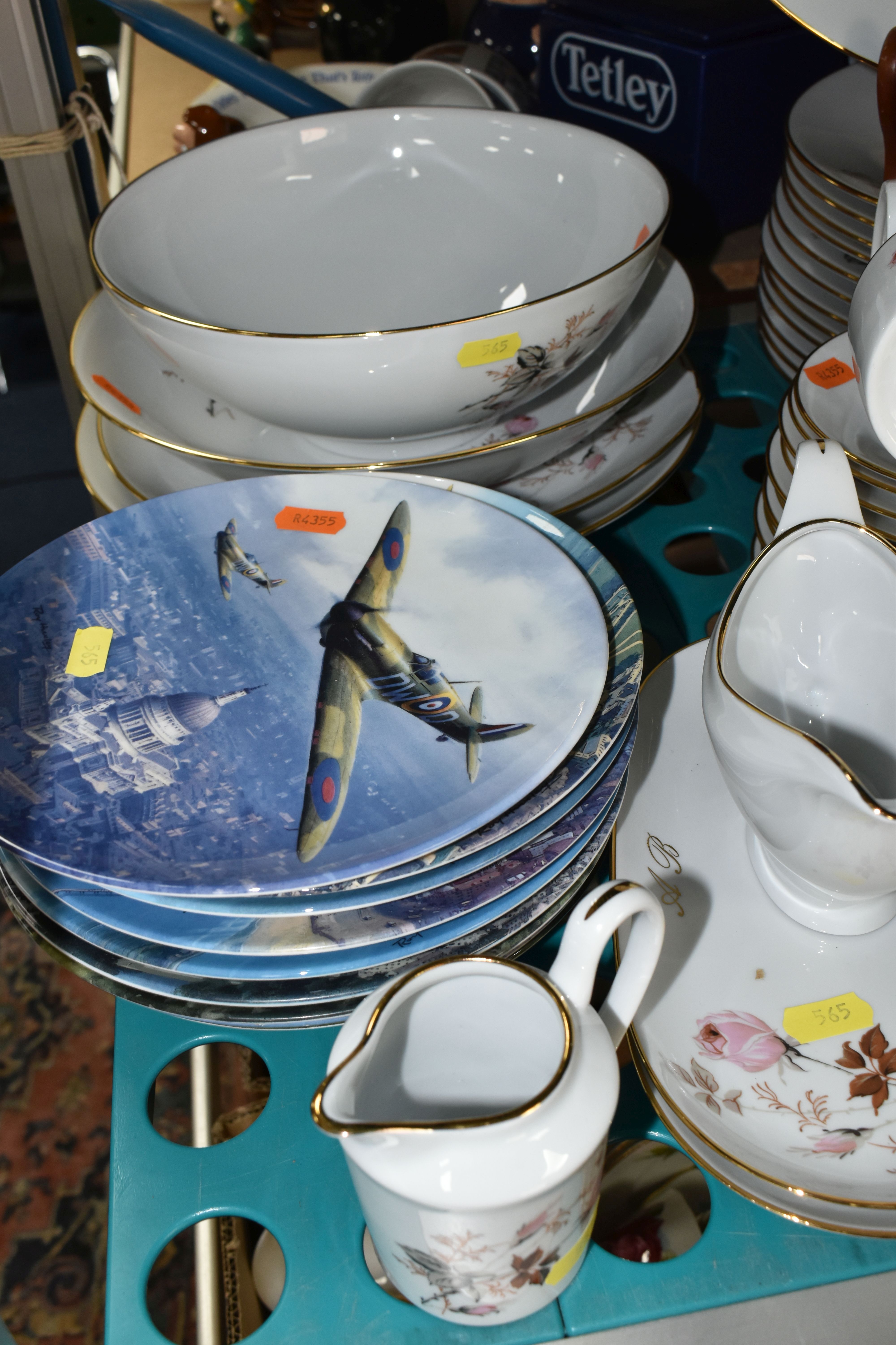 SIX BOXES OF CERAMICS AND GLASSWARE, to include a Limoges porcelain dinner set, decorated with a - Image 3 of 12