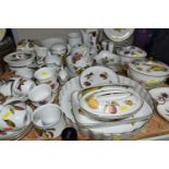 A QUANTITY OF ROYAL WORCESTER 'EVESHAM' TEA AND DINNER WARES ETC, to include six small teacups and