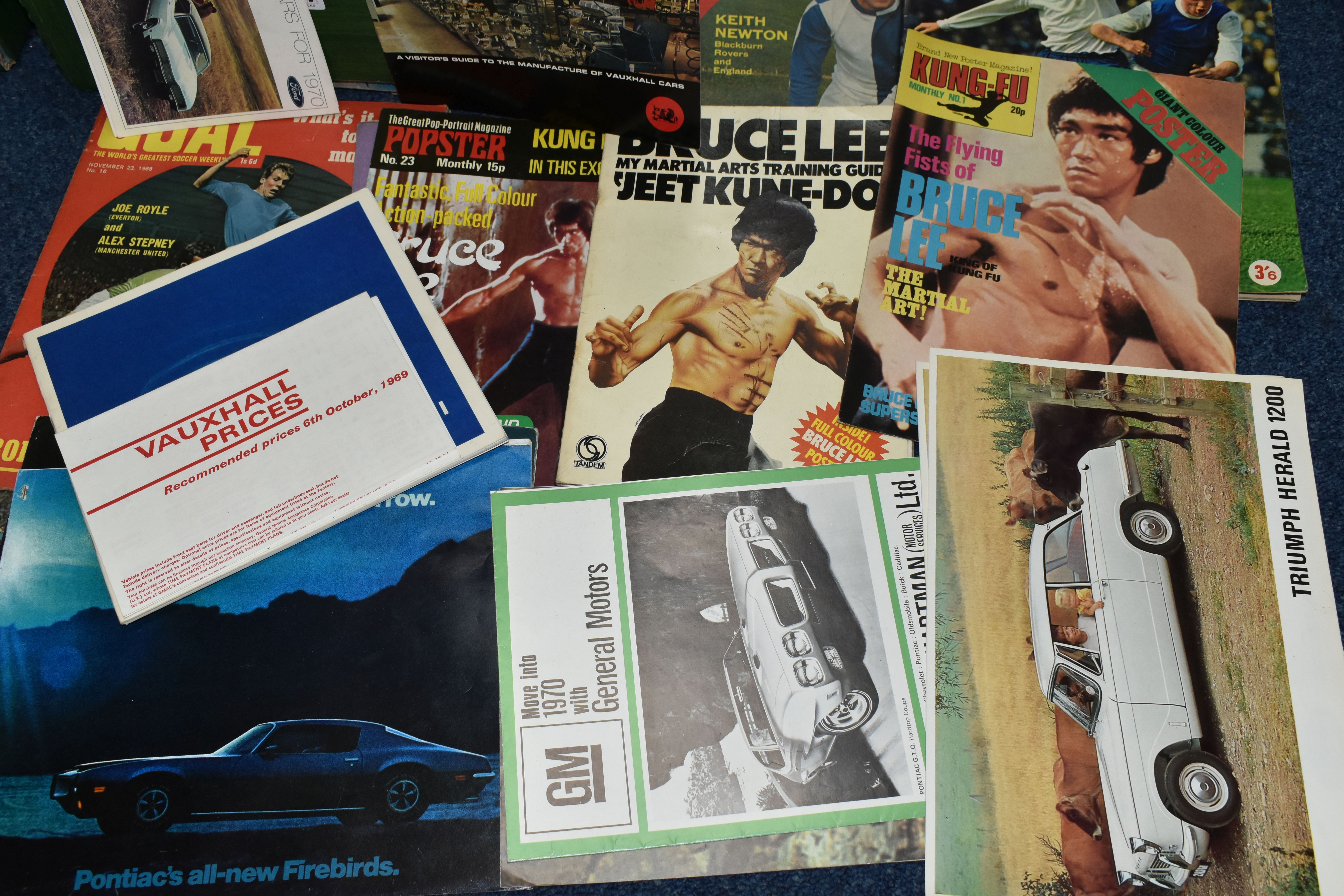 TWO BOXES OF MOTORING AND FOOTBALL EPHEMERA, CERAMICS AND SUNDRY ITEMS, to include car brochures and - Image 3 of 6