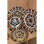 SIX ROYAL CROWN DERBY IMARI 1128 PLATES, comprising two 23.5cm plates, two 18cm plates (both