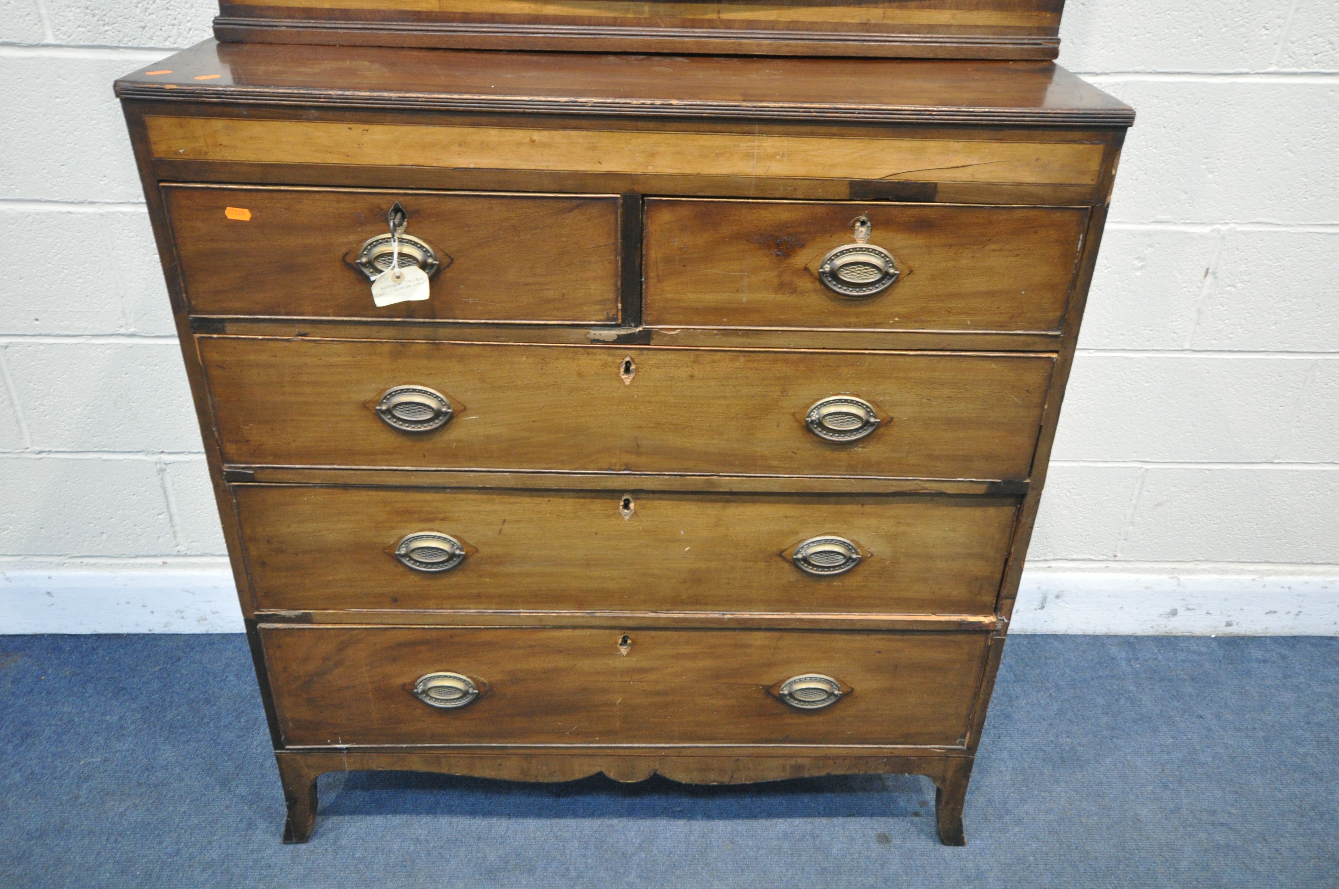 A GEORGIAN MAHOGANY CHEST OF TWO SHORT OVER THREE LING DRAWERS, on splayed bracket feet, with a - Image 4 of 5