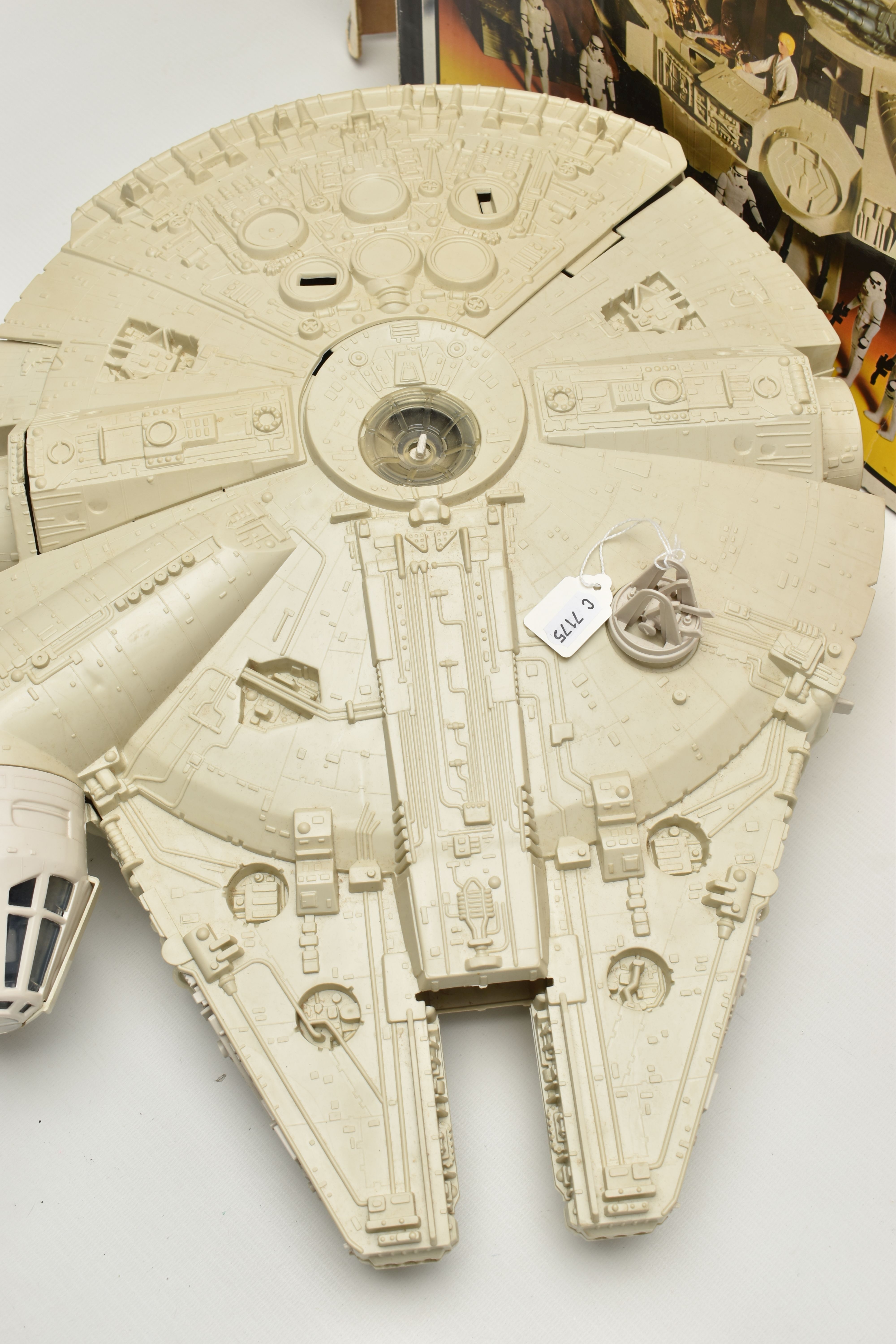 A BOXED VINTAGE PALITOY STAR WARS 'THE EMPIRE STRIKES BACK' MILLENNIUM FALCON SPACESHIP, lacks - Image 3 of 8