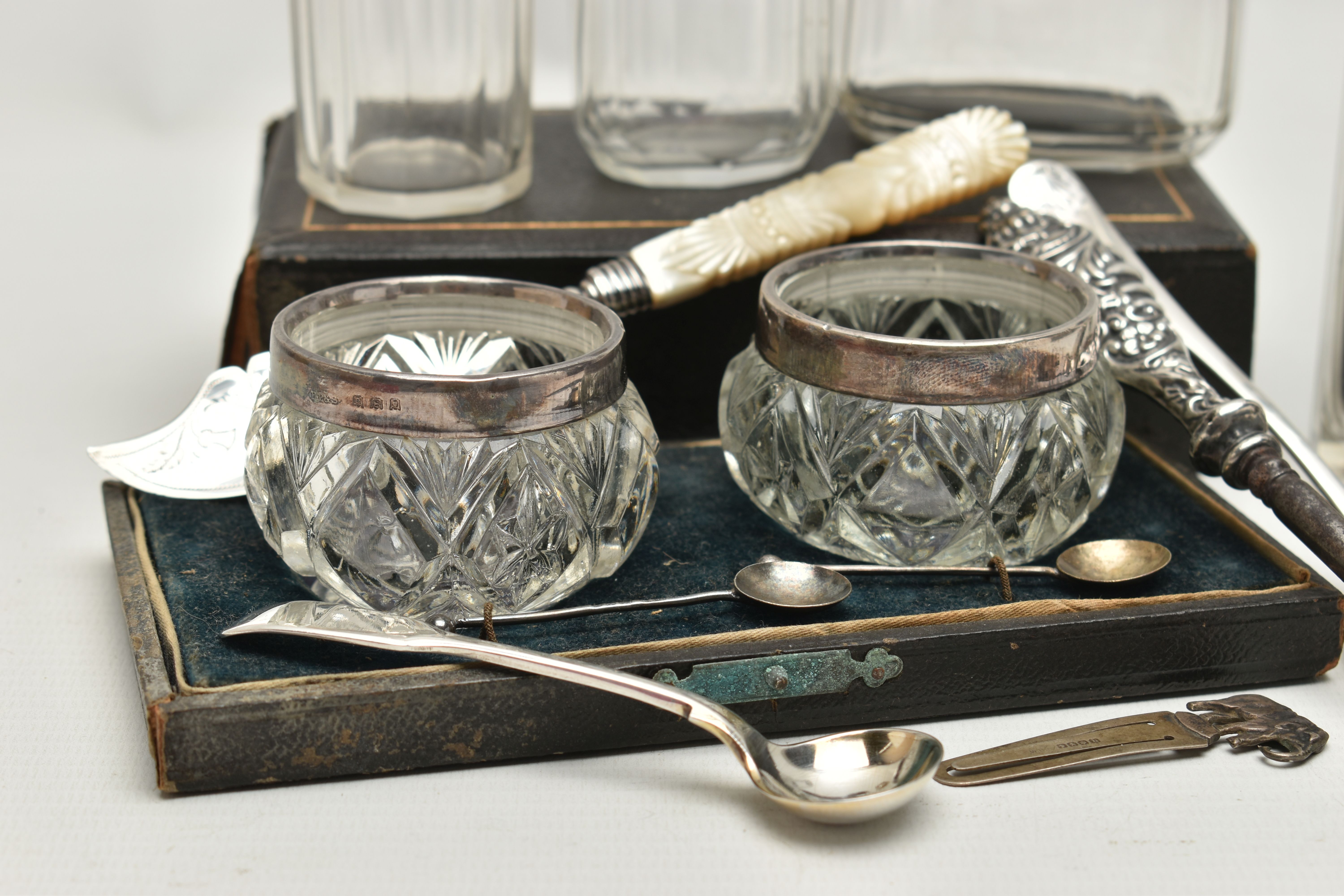 A BOX OF ASSORTED ITEMS, to include a boxed salt set, containing two glass salts with silver rims - Image 2 of 8