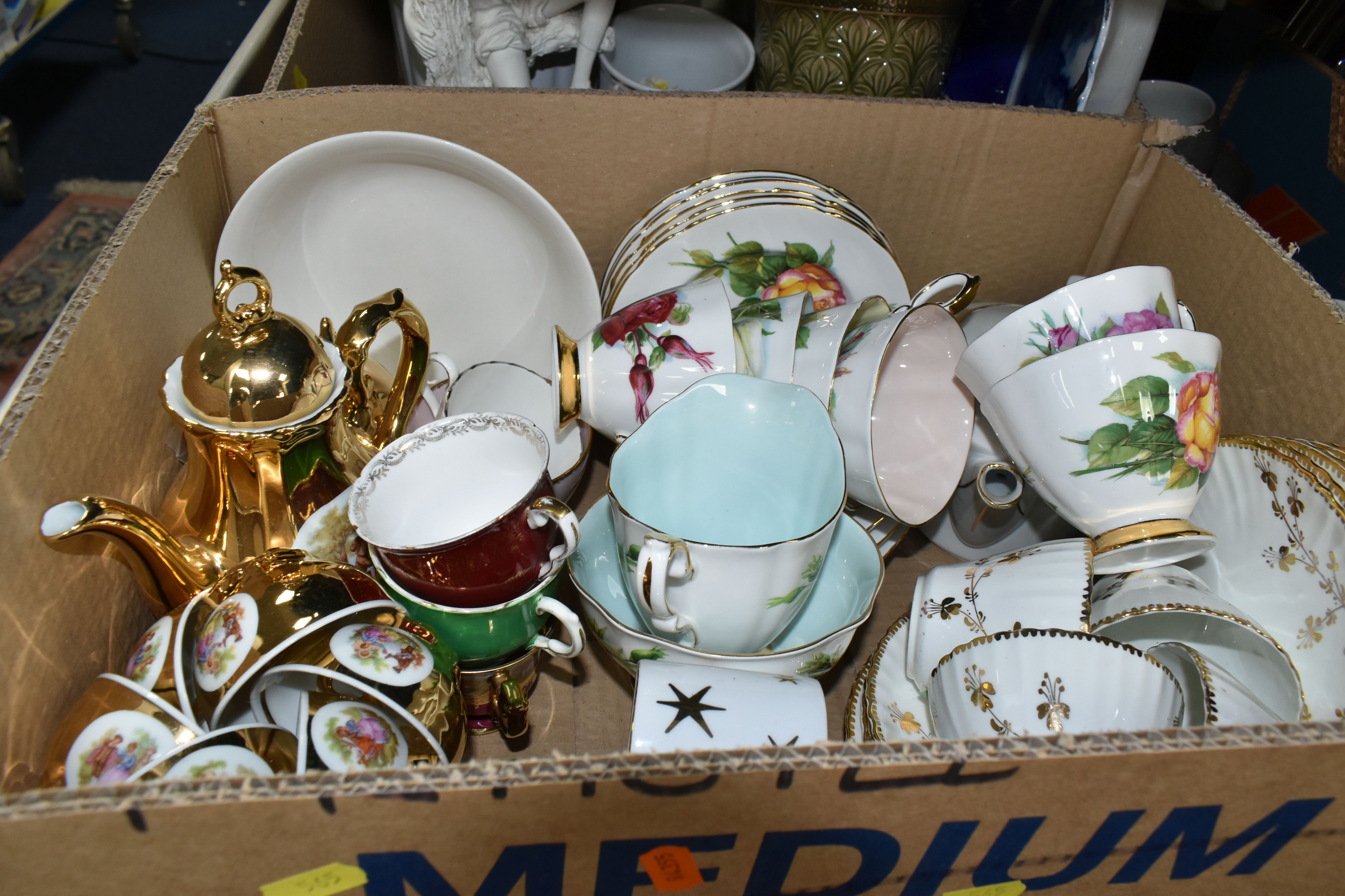 SIX BOXES OF CERAMICS AND GLASSWARE, to include a Limoges porcelain dinner set, decorated with a - Image 6 of 12
