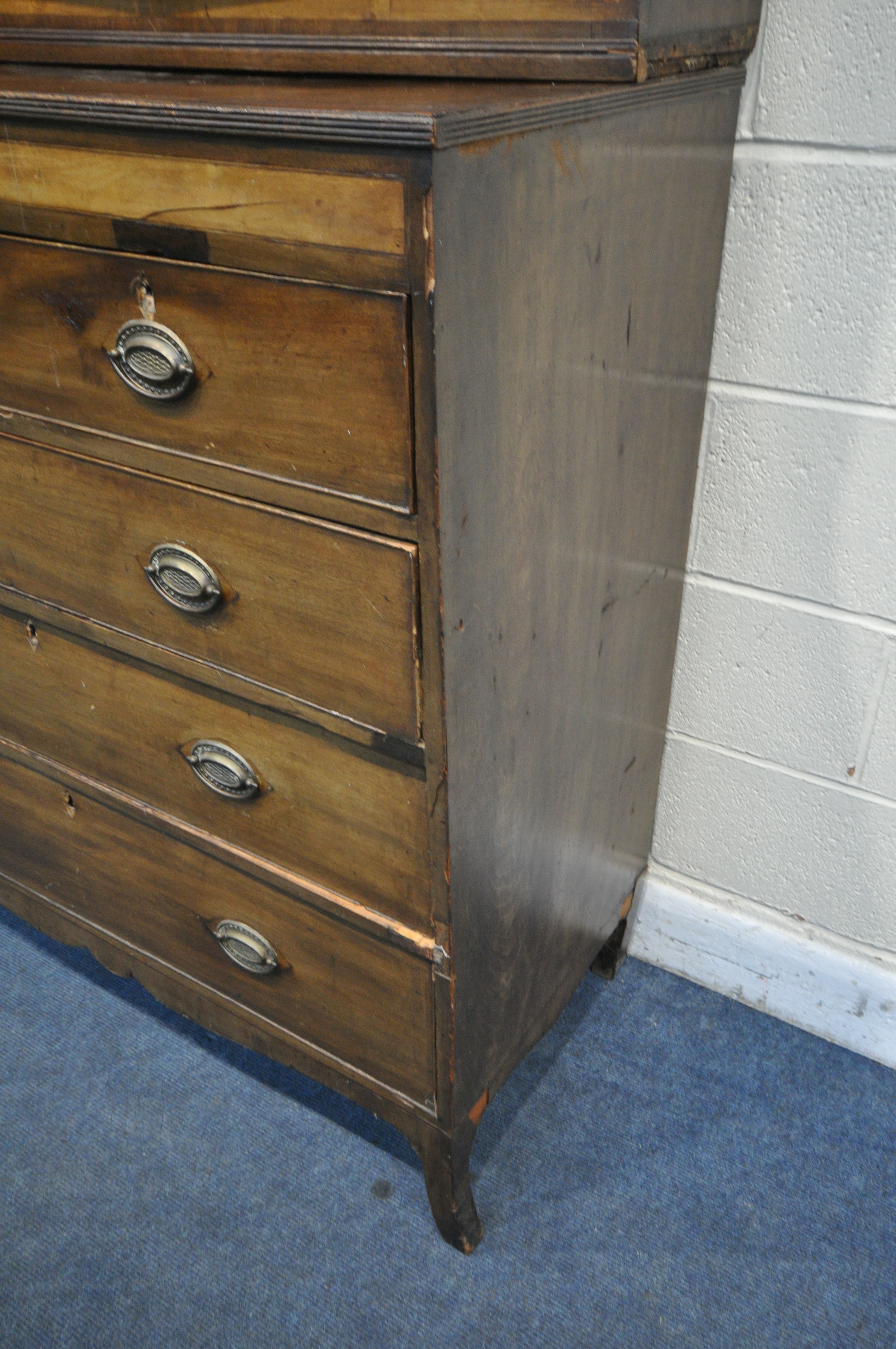 A GEORGIAN MAHOGANY CHEST OF TWO SHORT OVER THREE LING DRAWERS, on splayed bracket feet, with a - Image 5 of 5