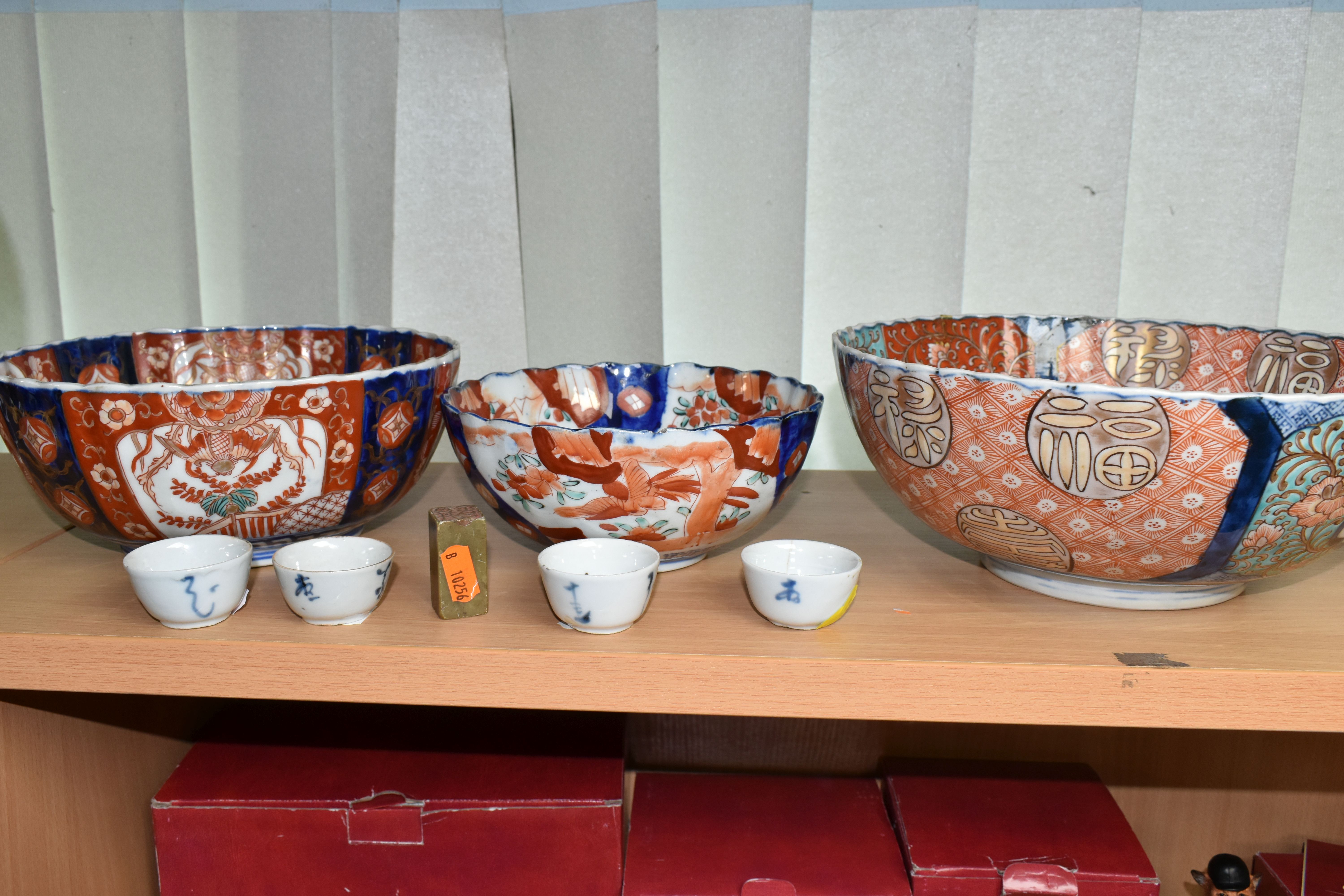 A GROUP OF ORIENTAL PORCELAIN, ETC, MOSTLY LATE 19TH CENTURY JAPANESE IMARI, comprising a pair of - Image 2 of 13