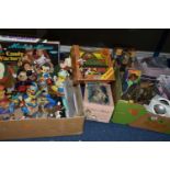 A QUANTITY OF ASSORTED BOXED AND UNBOXED PLASTIC FIGURES AND COLLECTIBLES, mainly Walt Disney