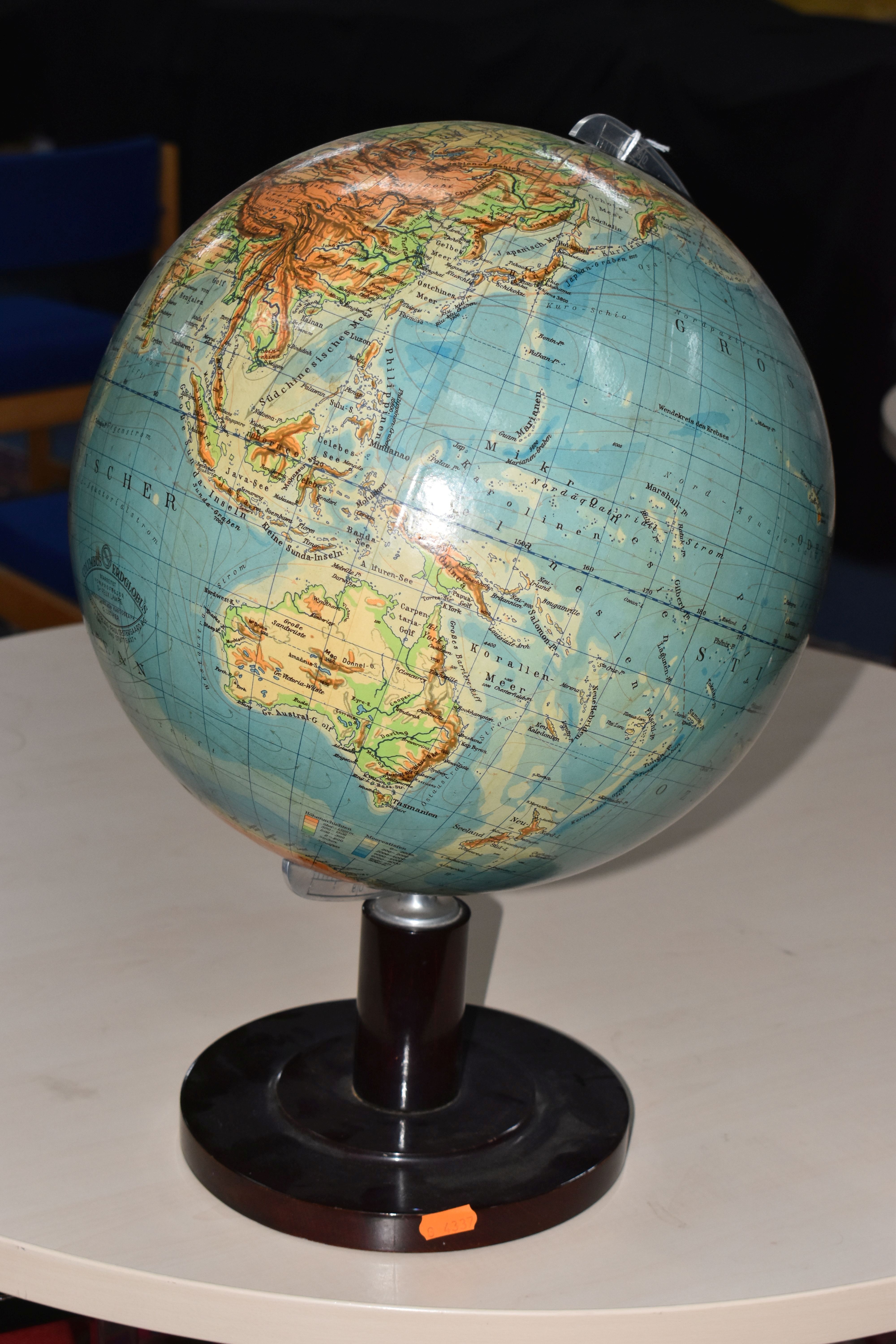 A VINTAGE GERMAN GLOBE, Columbus-Erdglobus, bearbeitet von professor Dr. Felix Lampe, ausgeführt von