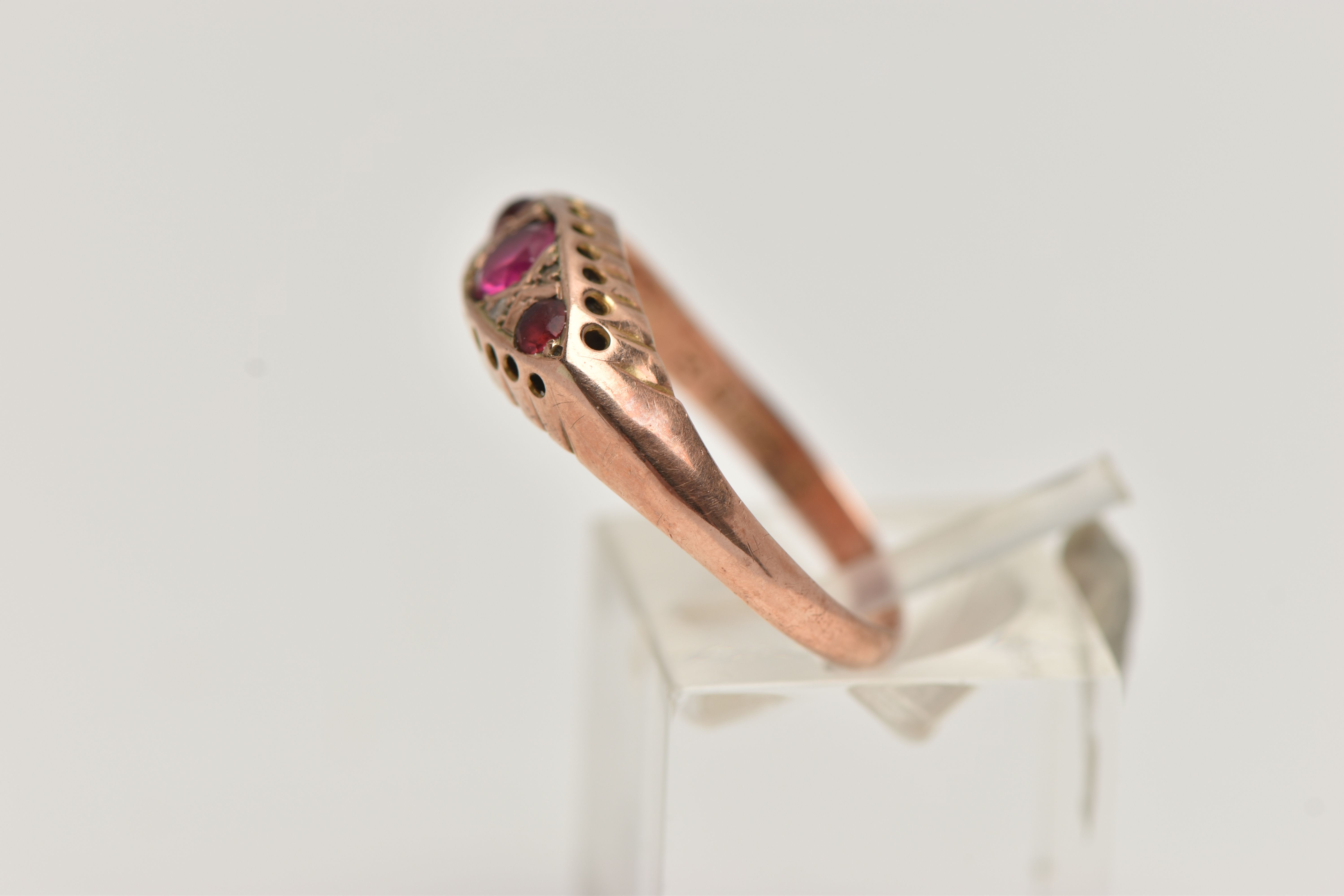 AN EARLY 20TH CENTURY, 9CT ROSE GOLD RUBY AND DIAMOND BOAT RING, set with three circular cut - Image 2 of 4