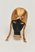 AN 18CT GOLD BLACKAMOOR STYLE BROOCH, depicting a front profile of a lady, headband set with a row