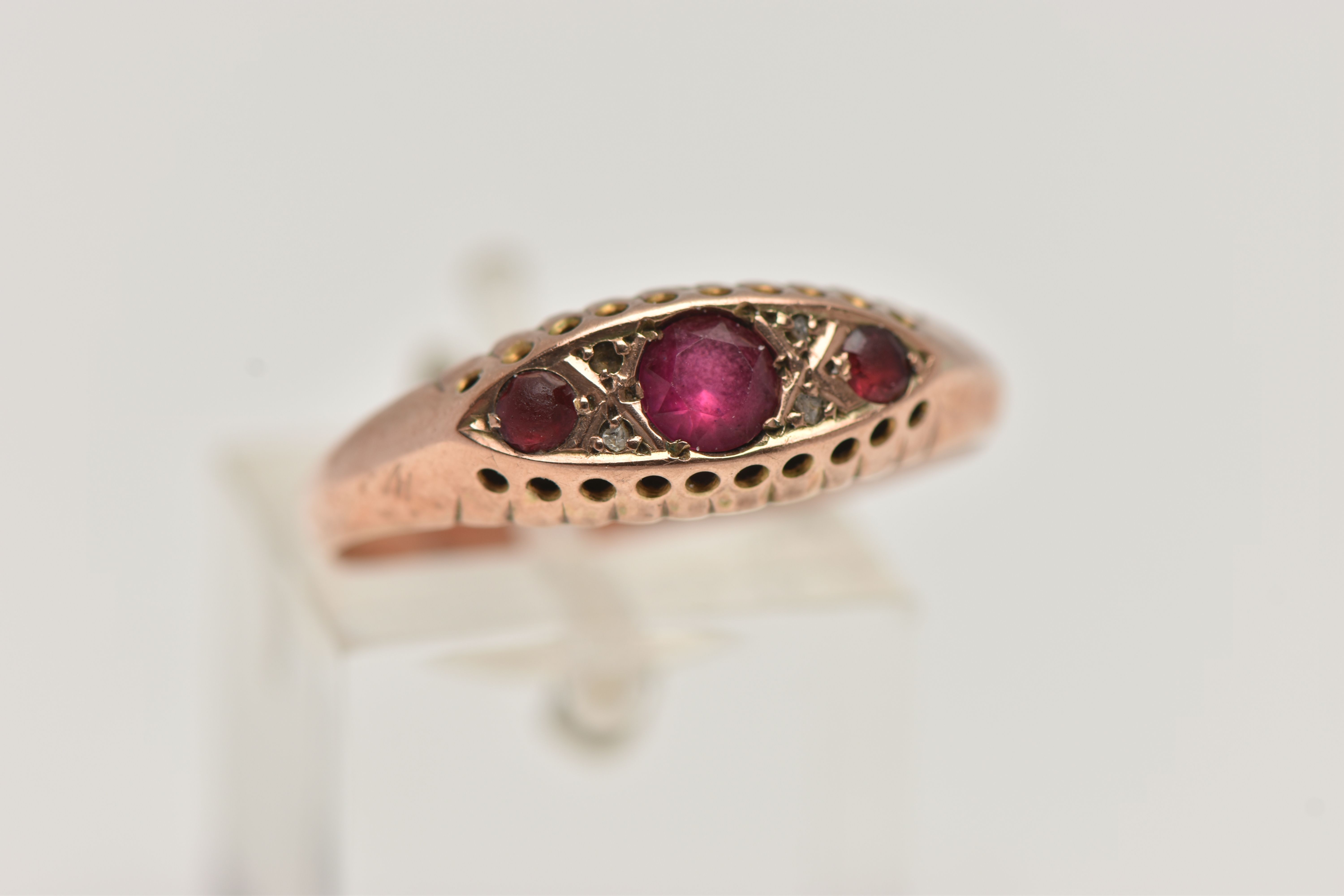 AN EARLY 20TH CENTURY, 9CT ROSE GOLD RUBY AND DIAMOND BOAT RING, set with three circular cut - Image 4 of 4