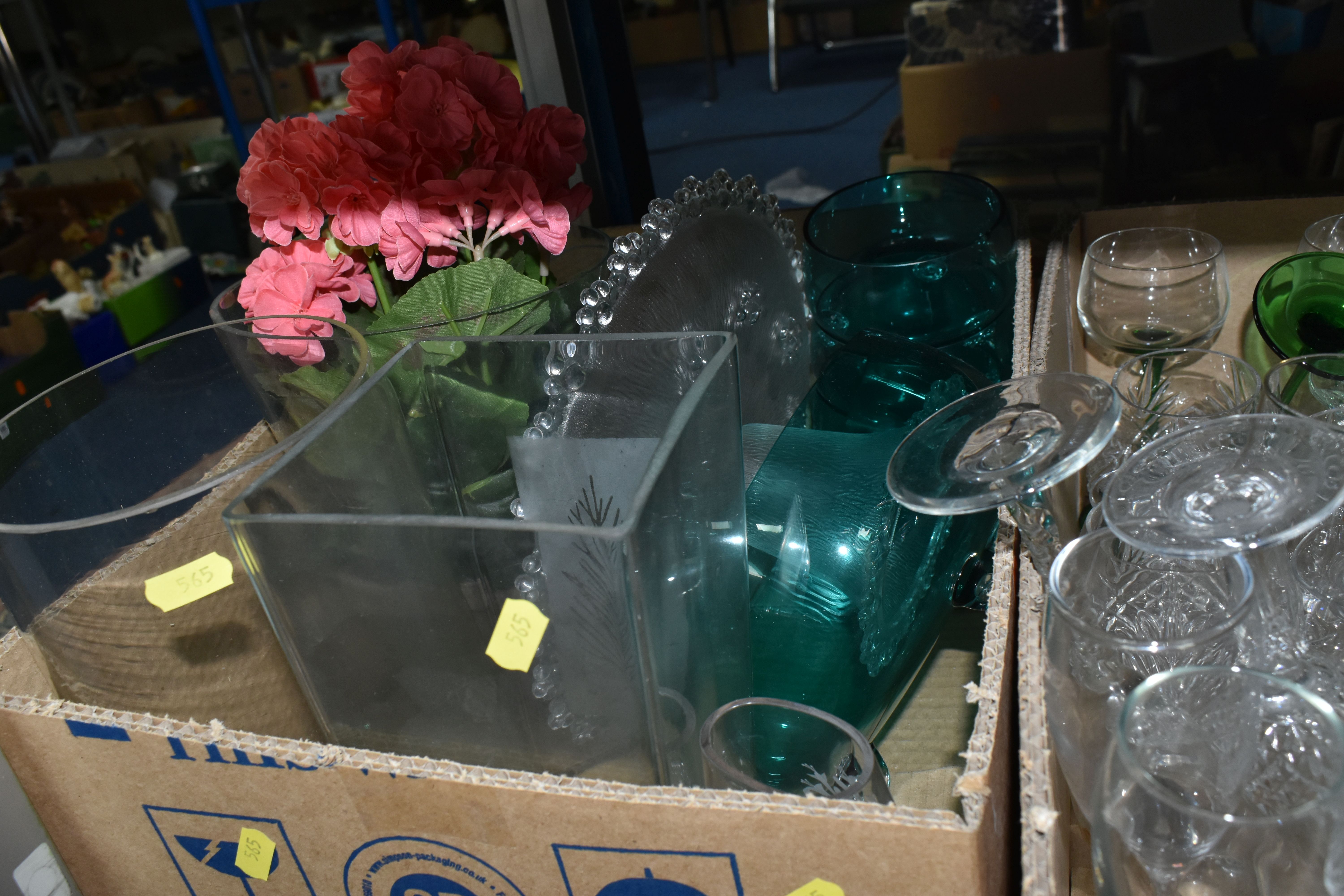 SIX BOXES OF CERAMICS AND GLASSWARE, to include a Limoges porcelain dinner set, decorated with a - Image 12 of 12