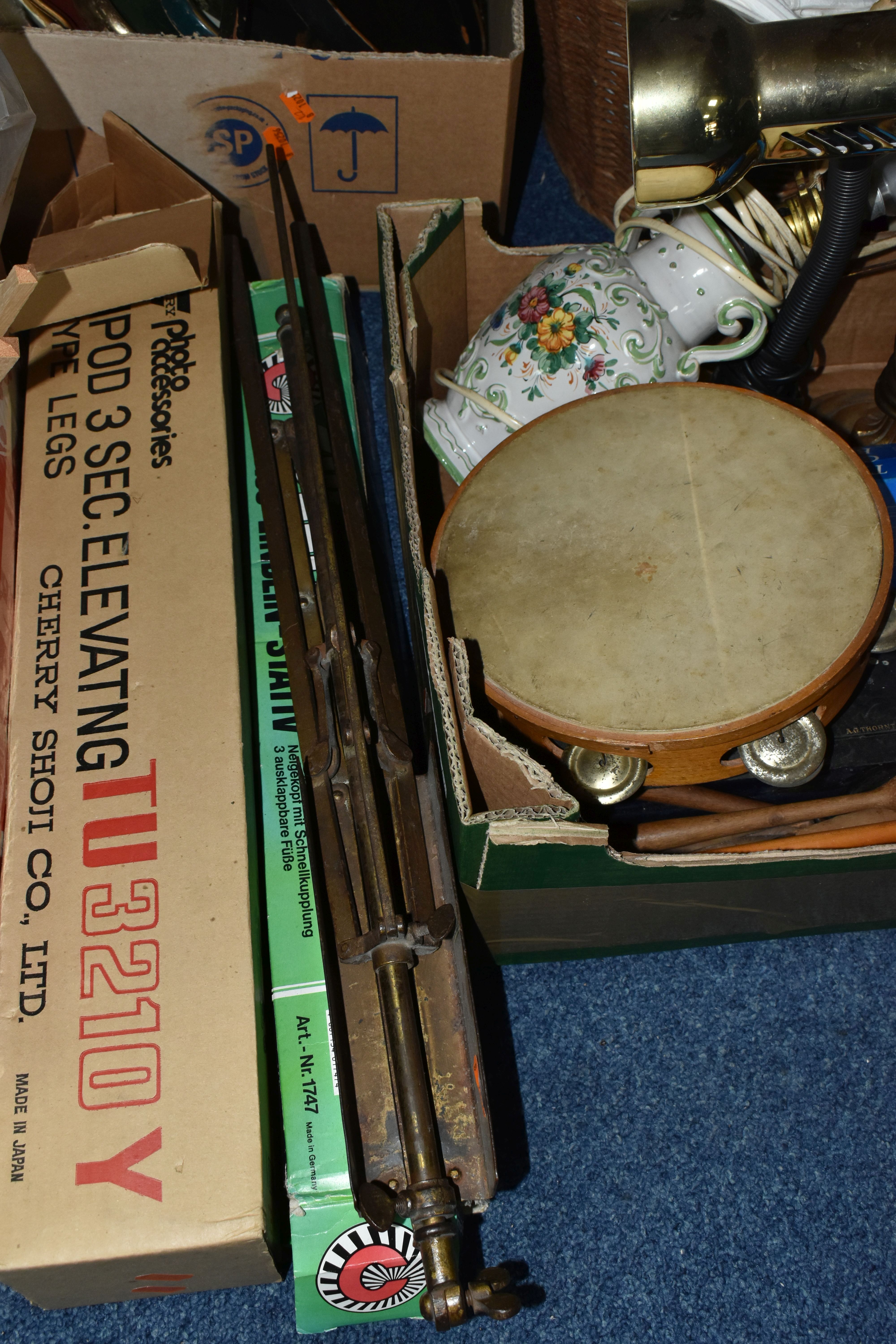 TWO BOXES AND LOOSE METAL WARES AND SUNDRY ITEMS, to include assorted metal, japanned and other - Image 2 of 7