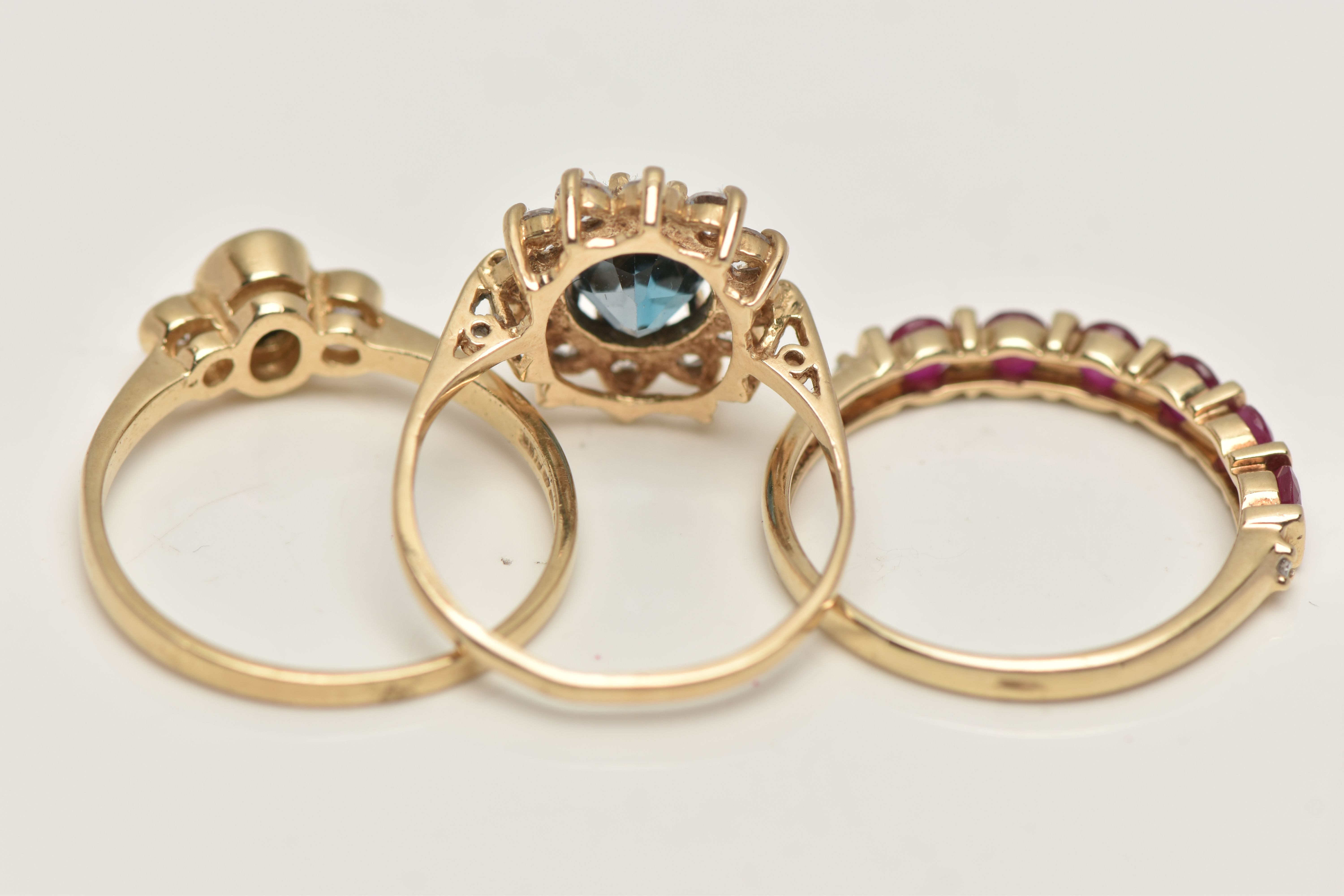 THREE 9CT GOLD GEM SET RINGS, to include a topaz and cubic zirconia cluster ring, hallmarked 9ct - Bild 4 aus 4