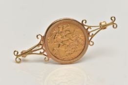 AN EARLY 20TH CENTURY HALF SOVERIEGN BROOCH, George V, dated 1911, in a 9ct gold surmount with