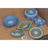 A GROUP OF WEDGWOOD JASPERWARE, two blue trinket pots, two blue trinket dishes, three assorted