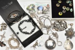 A BAG OF ASSORTED JEWELLERY, to include a boxed bracelet and earring set, a 'Pandora' signed box